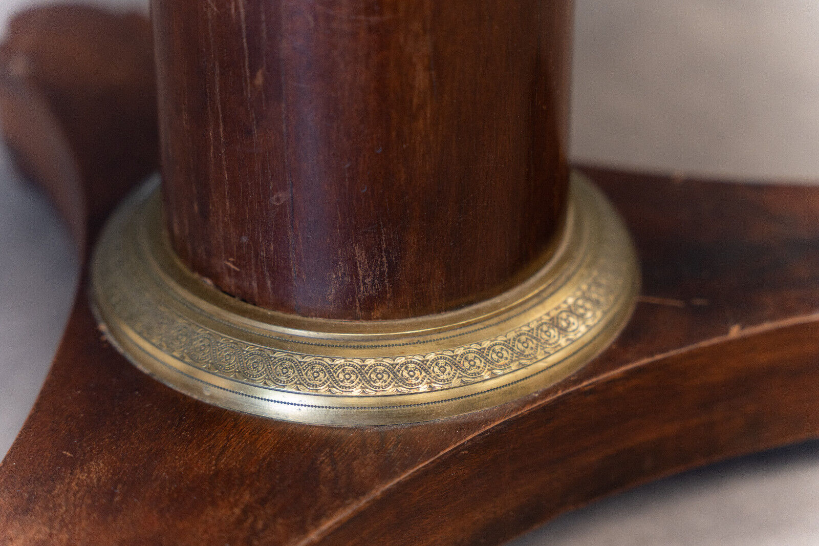 Mahogany pedestal table was central foot tripod gray marble of Sainte Anne nineteenth