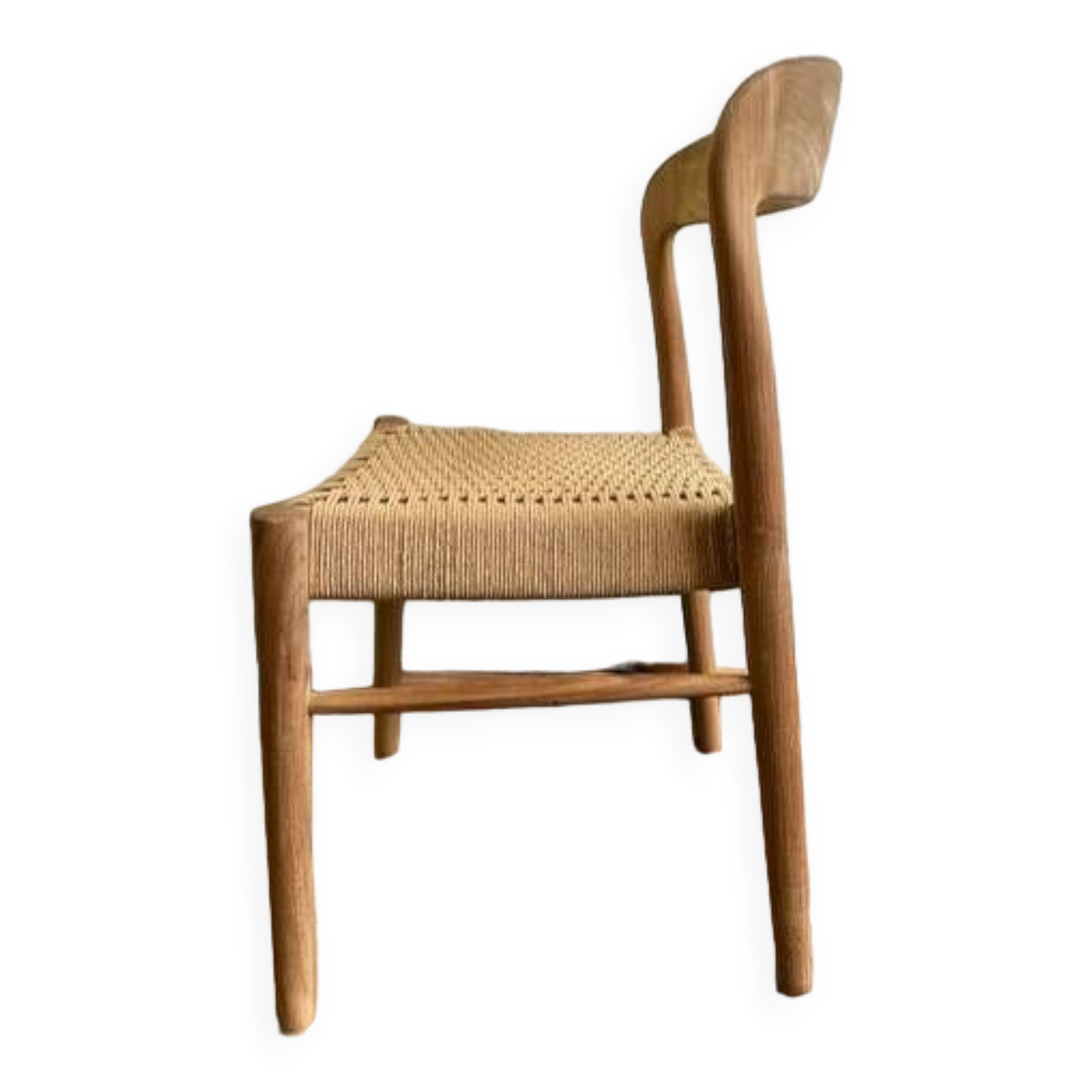 Chaise en bois massif avec assise tressée