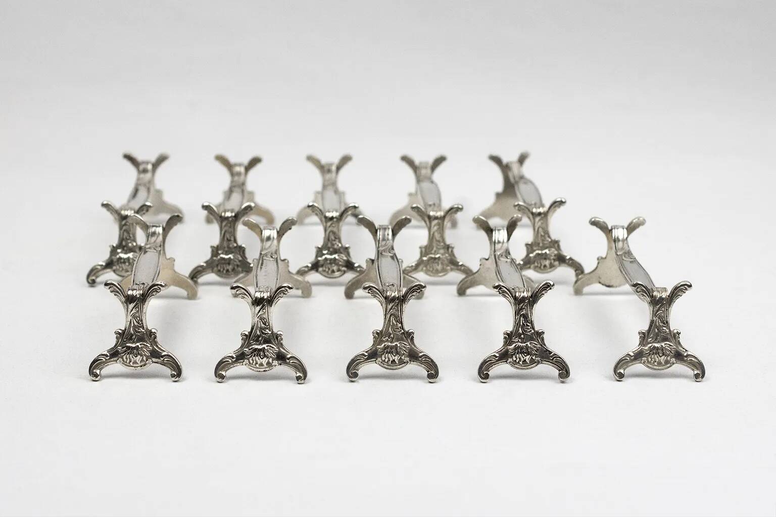 Christofle – Set of 10 Art Nouveau knife rests with chrysanthemum decoration