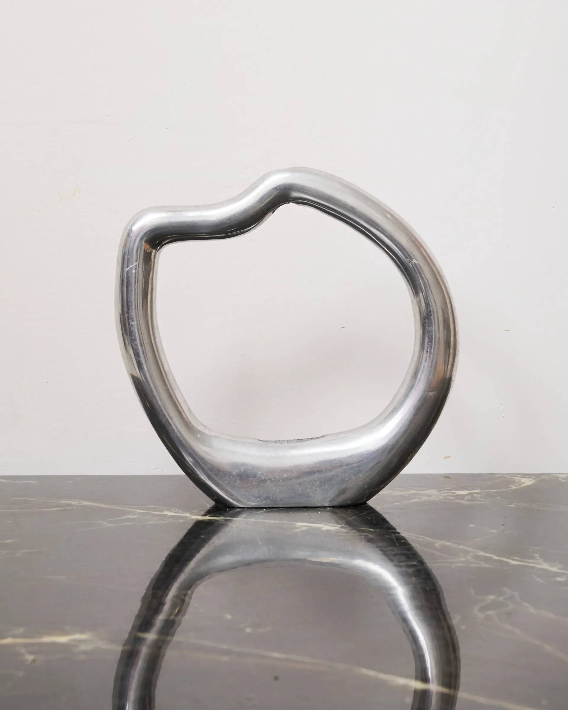 Vase "Halo" en fonte d'aluminium forme libre, 1970s