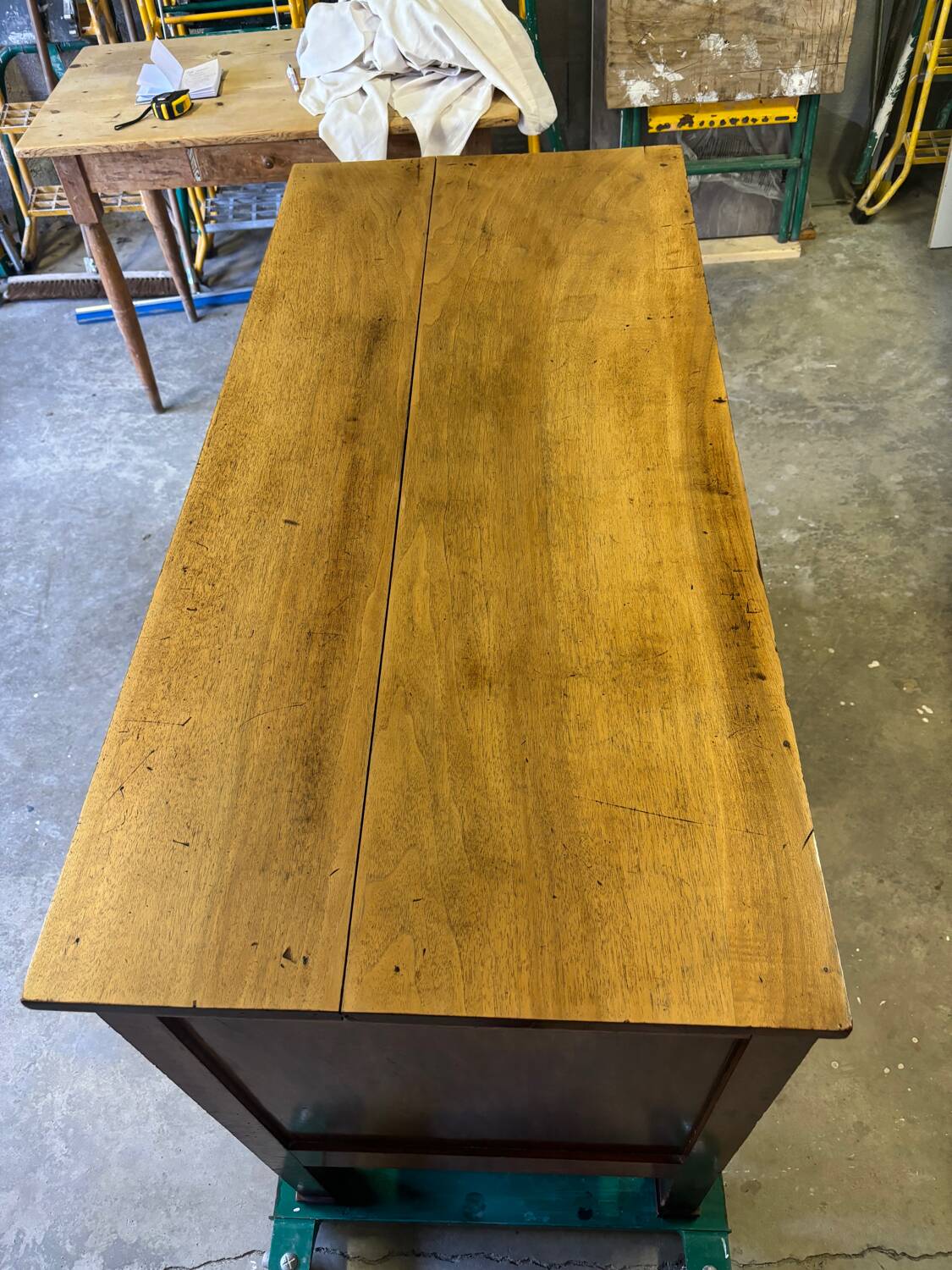Commode pantalonierre