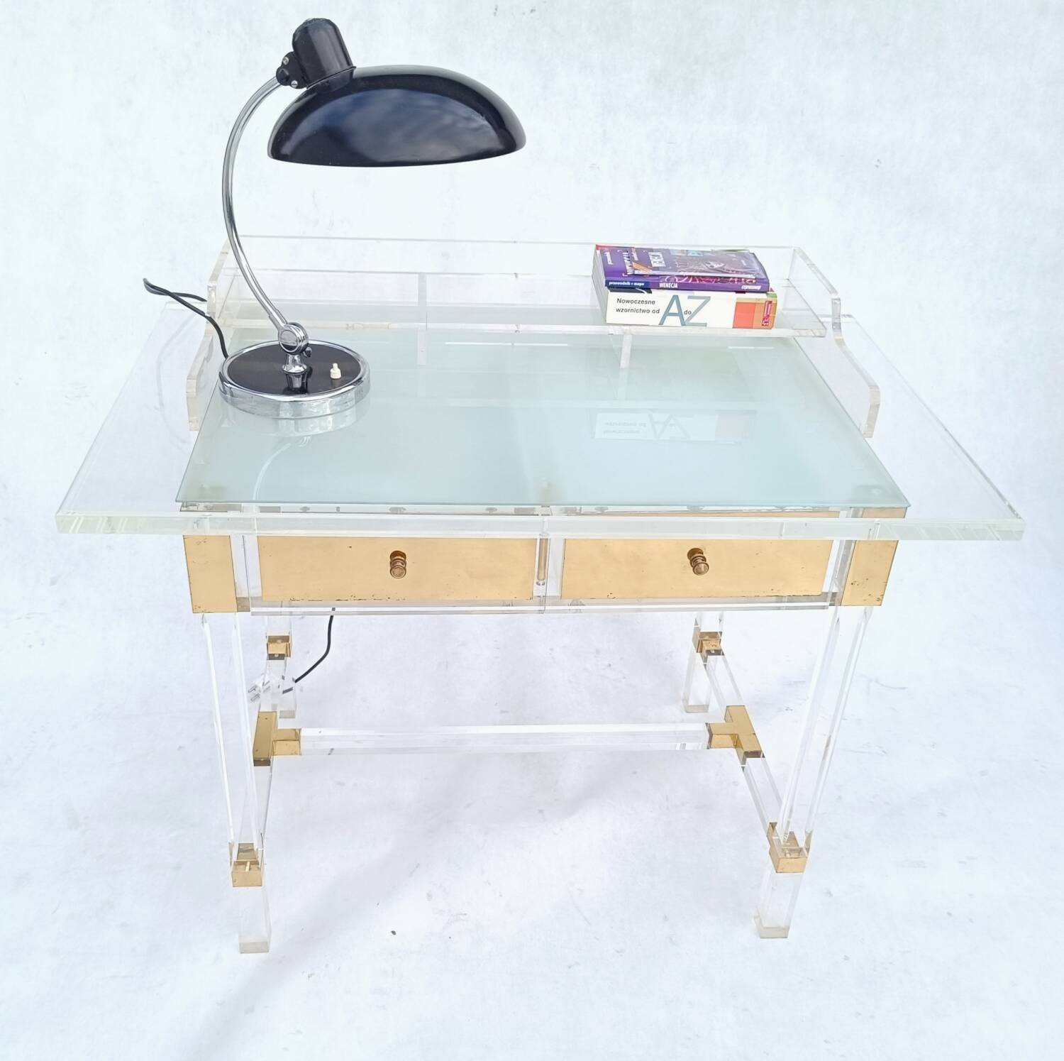 Bureau en verre acrylique et laiton par Charles Hollis Jones