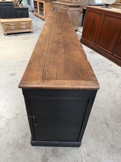Immense workshop furniture from the early 20th century.