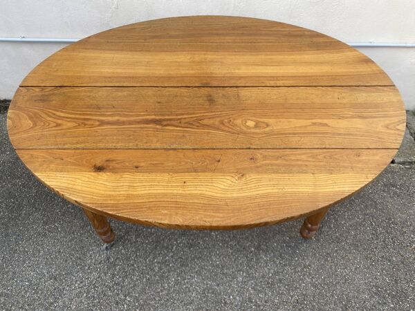 Table à 8 pieds en frêne, avec 6 allonges.