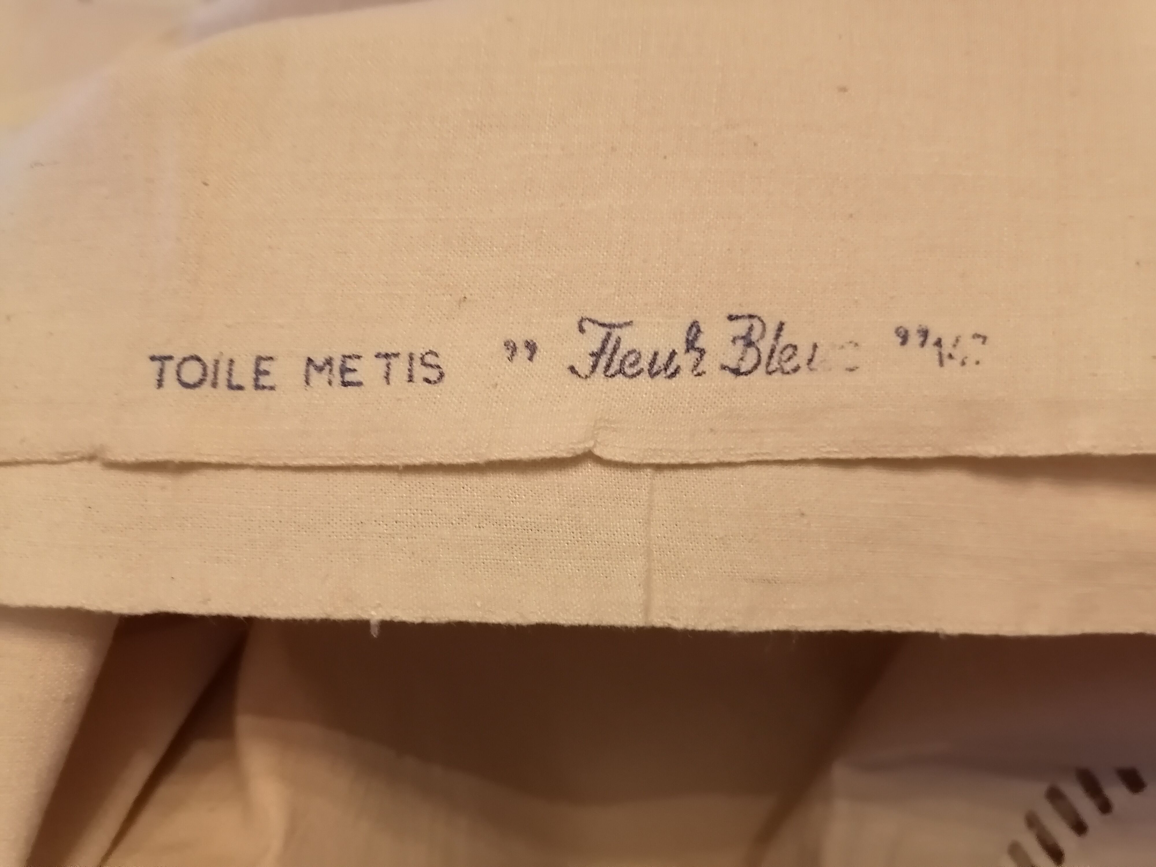 Ecru canvas sheet metis blue flower