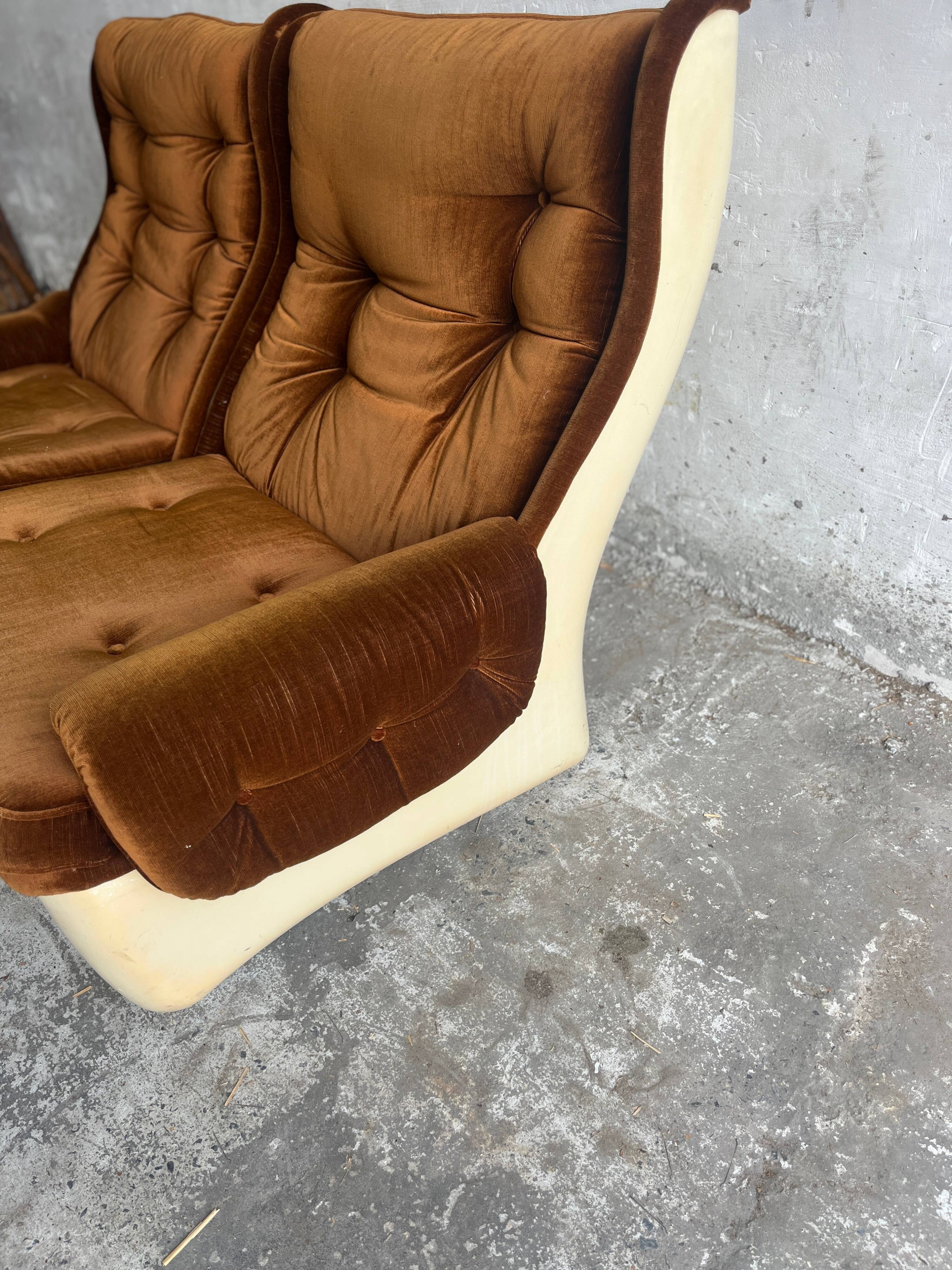 Canapé modulable 4 places Airborne années 1970 — Coussins en velours marron et coque en ABS crème