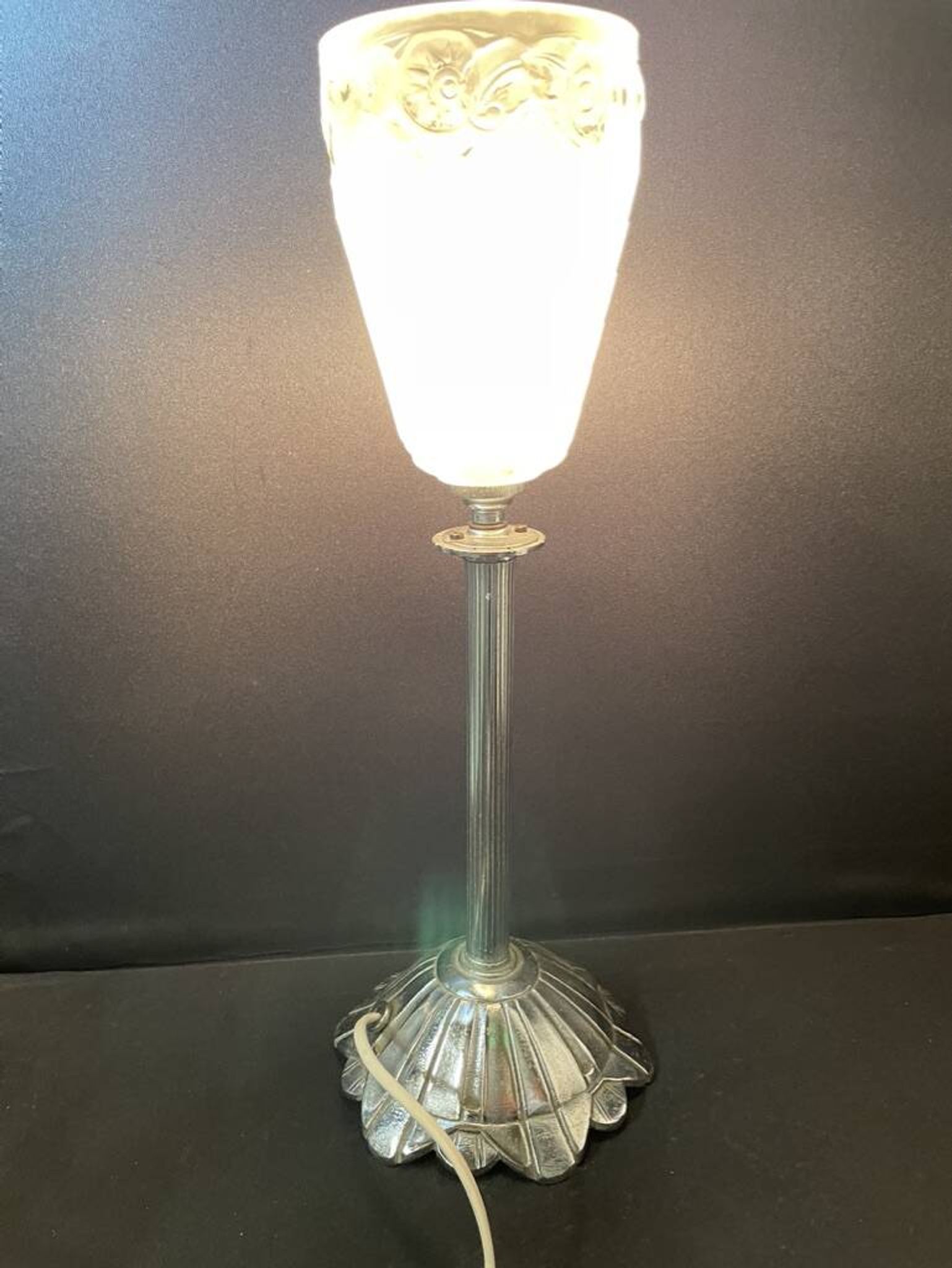 Art Deco table lamp – Silver bronze & pressed/molded glass