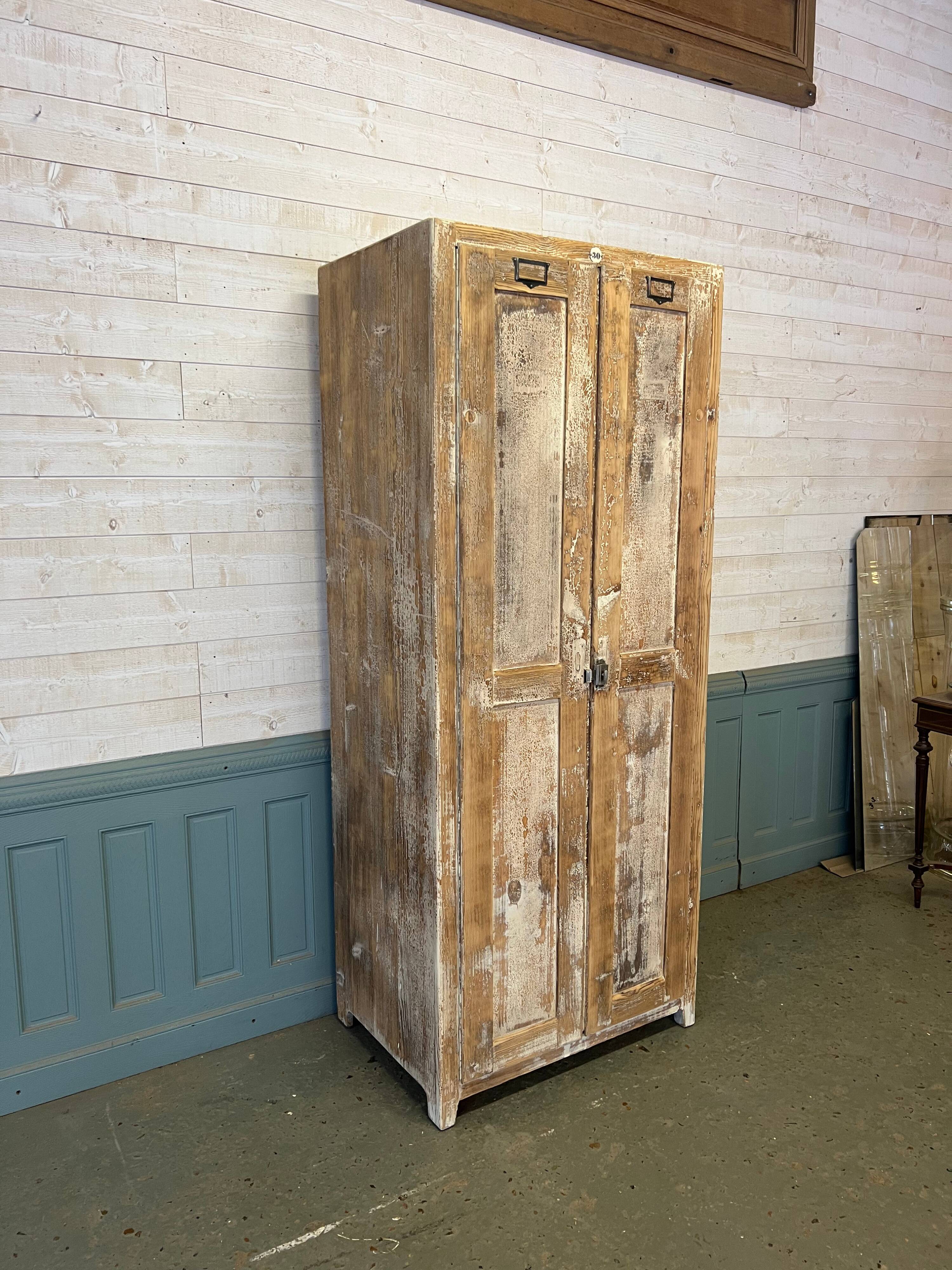 Antique patinated cloakroom