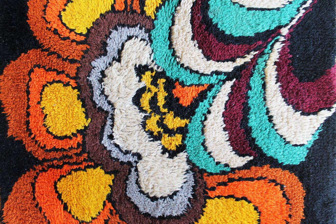 1970s German Wool Rug with Pop-Art Floral Pattern