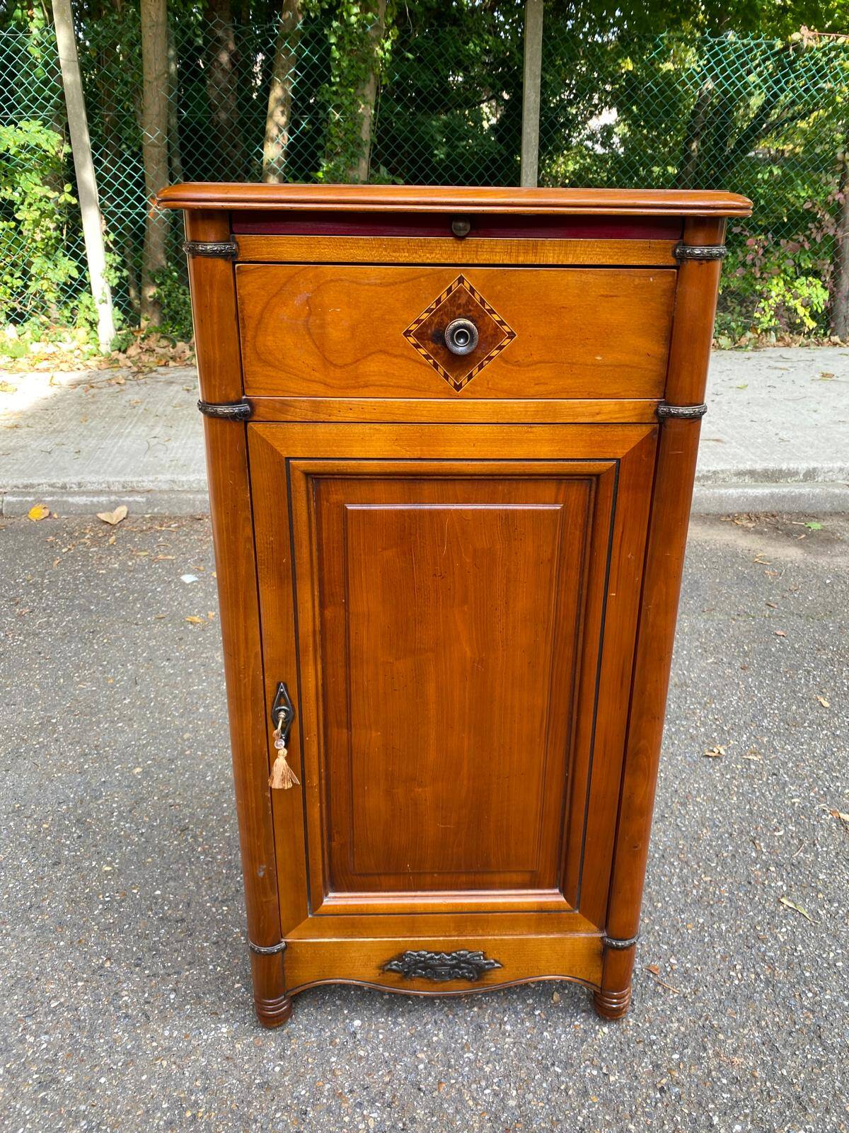 Commode, chevet en bois massif, 19ème siècle