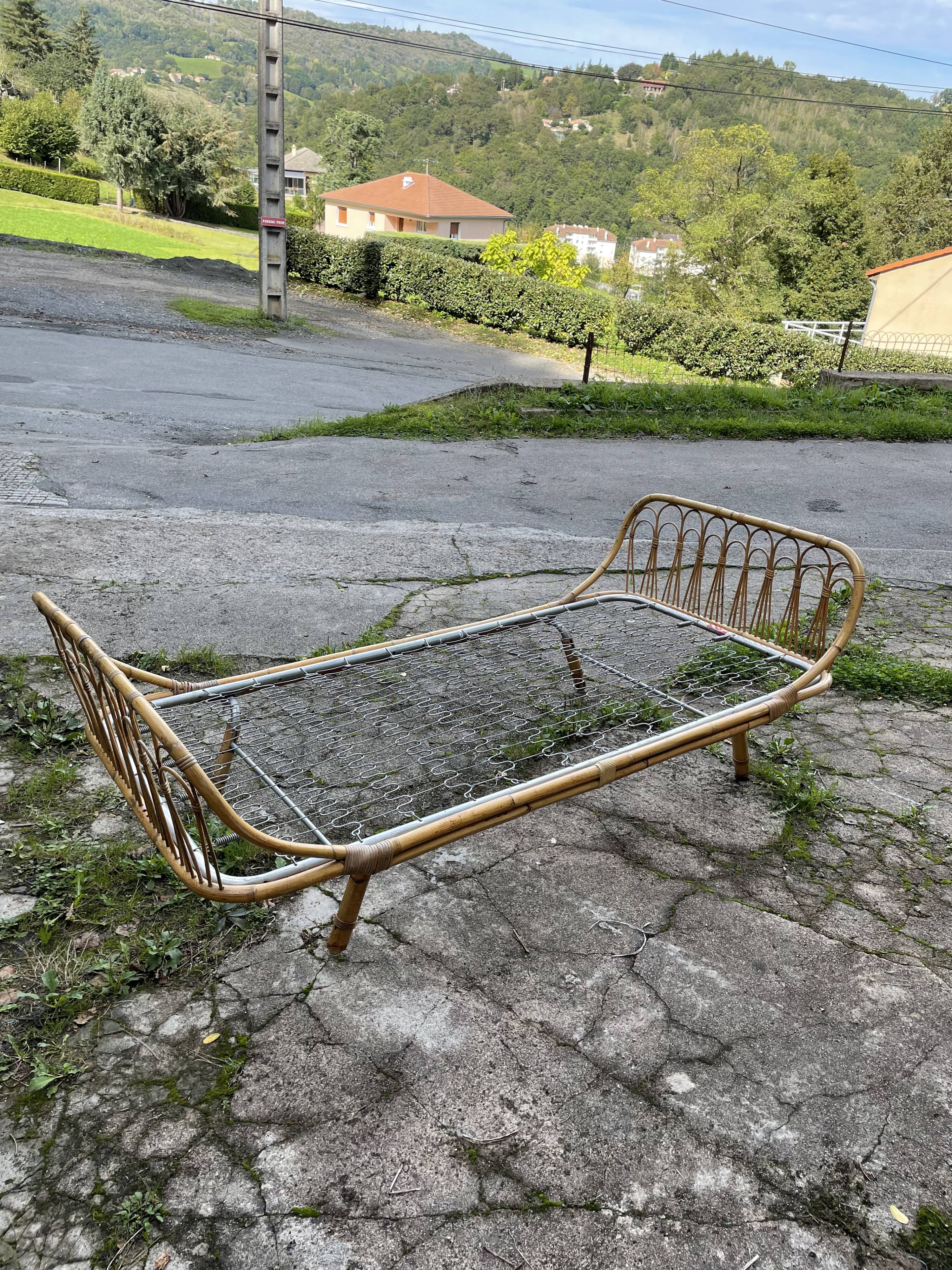 Lit corbeille en rotin