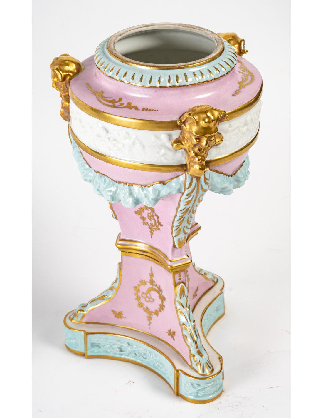 Porcelain vase, late nineteenth century