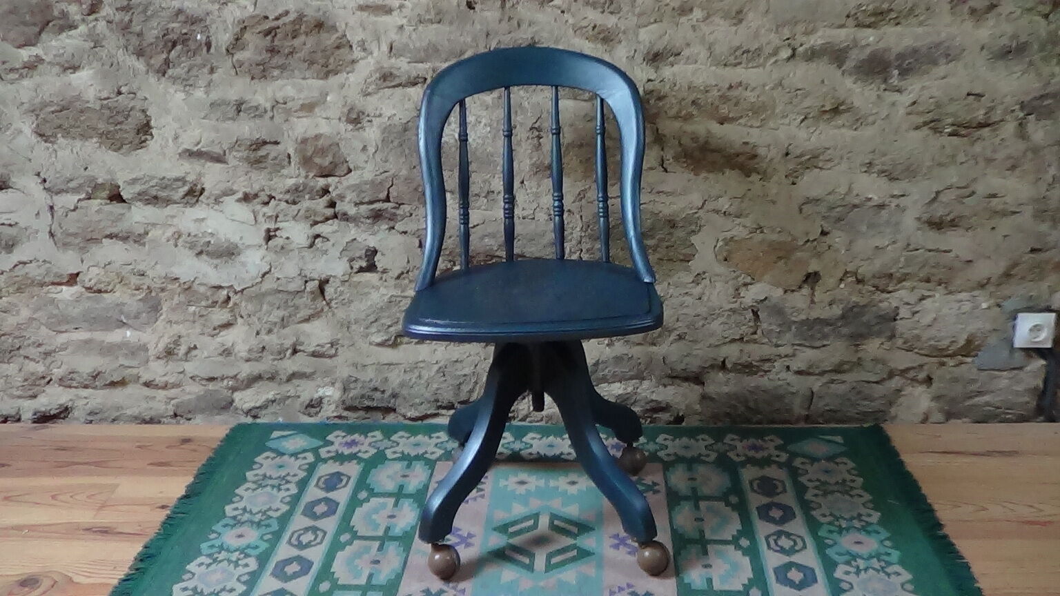 Swivel Office Chair.