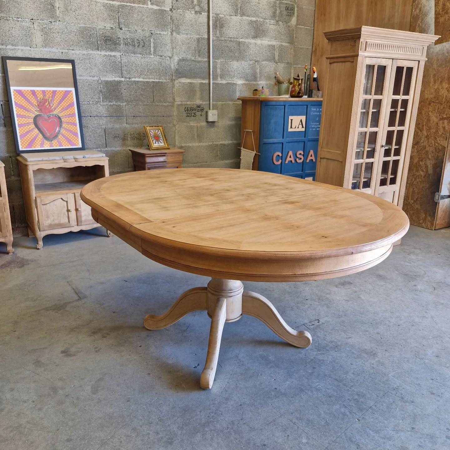 Round cherry table with 2 extensions.