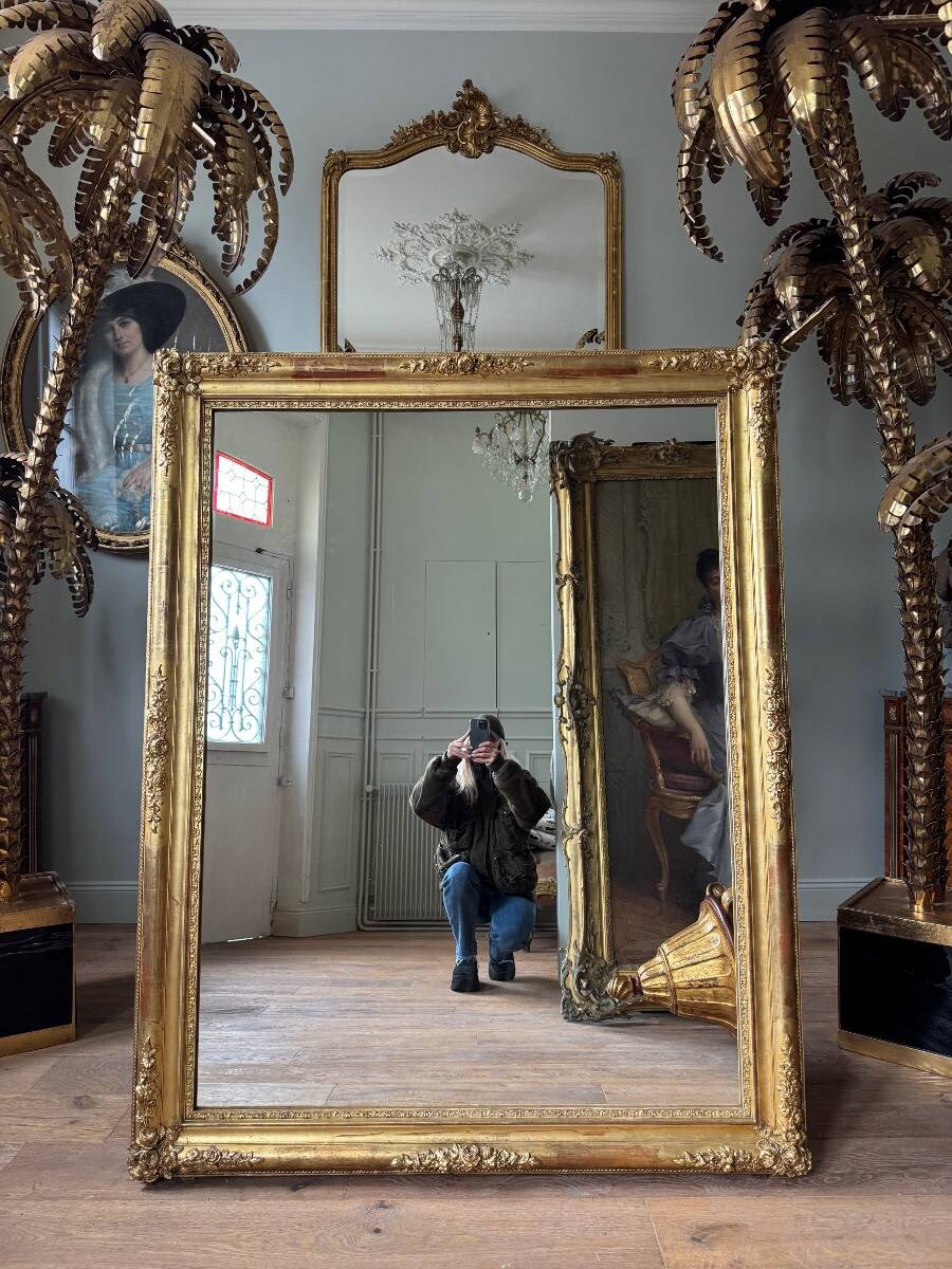 Restoration period mirror in gilded wood from the Napoleonic III era, 165 cm x 130 cm.