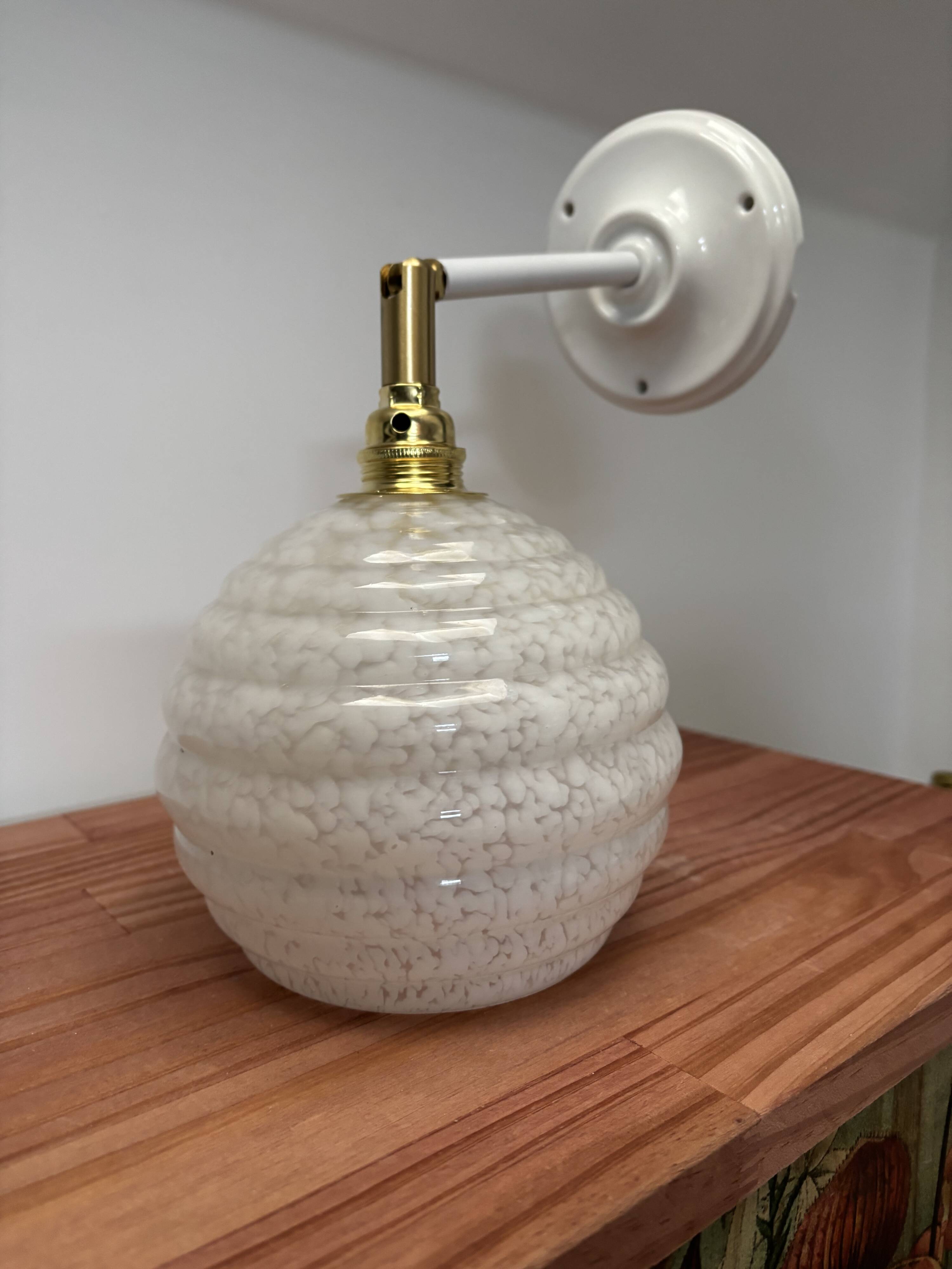 Applique murale globe blanc