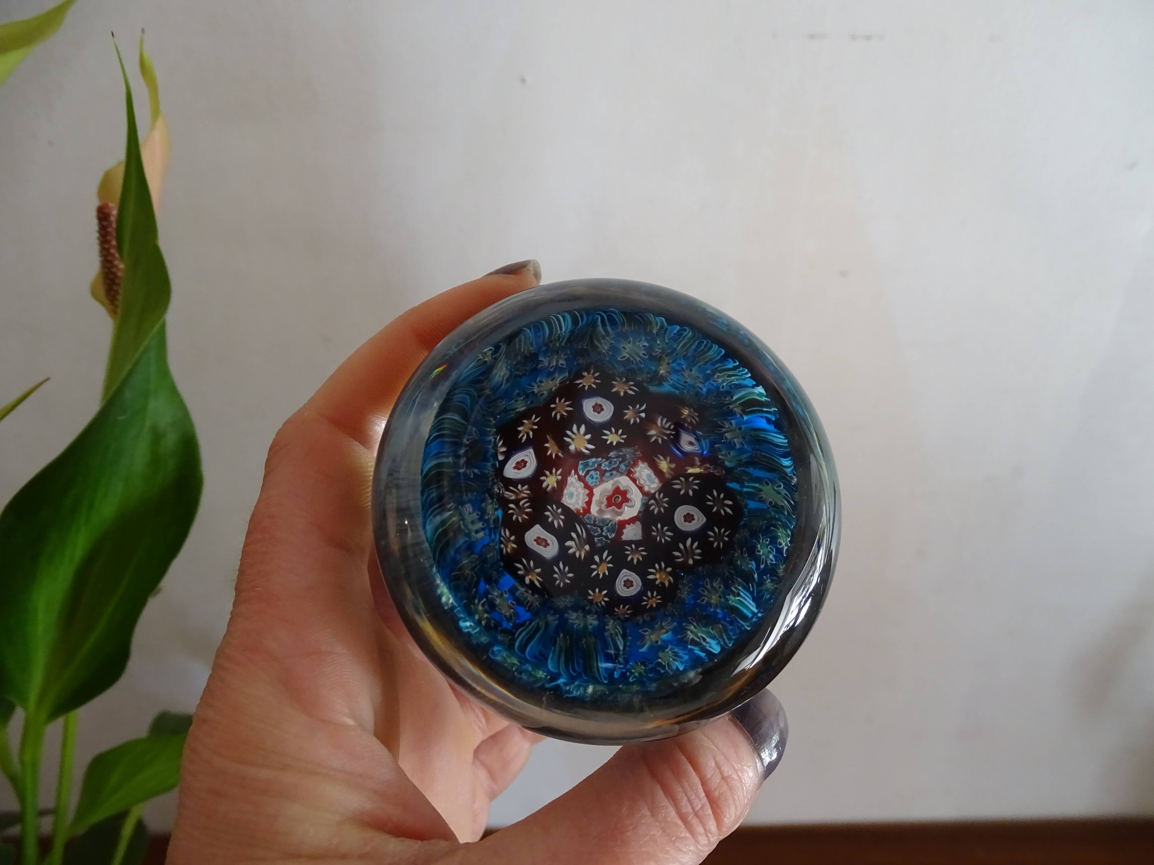 Millefiori Murano paperweight - Blue background - Ø 6,5 cm