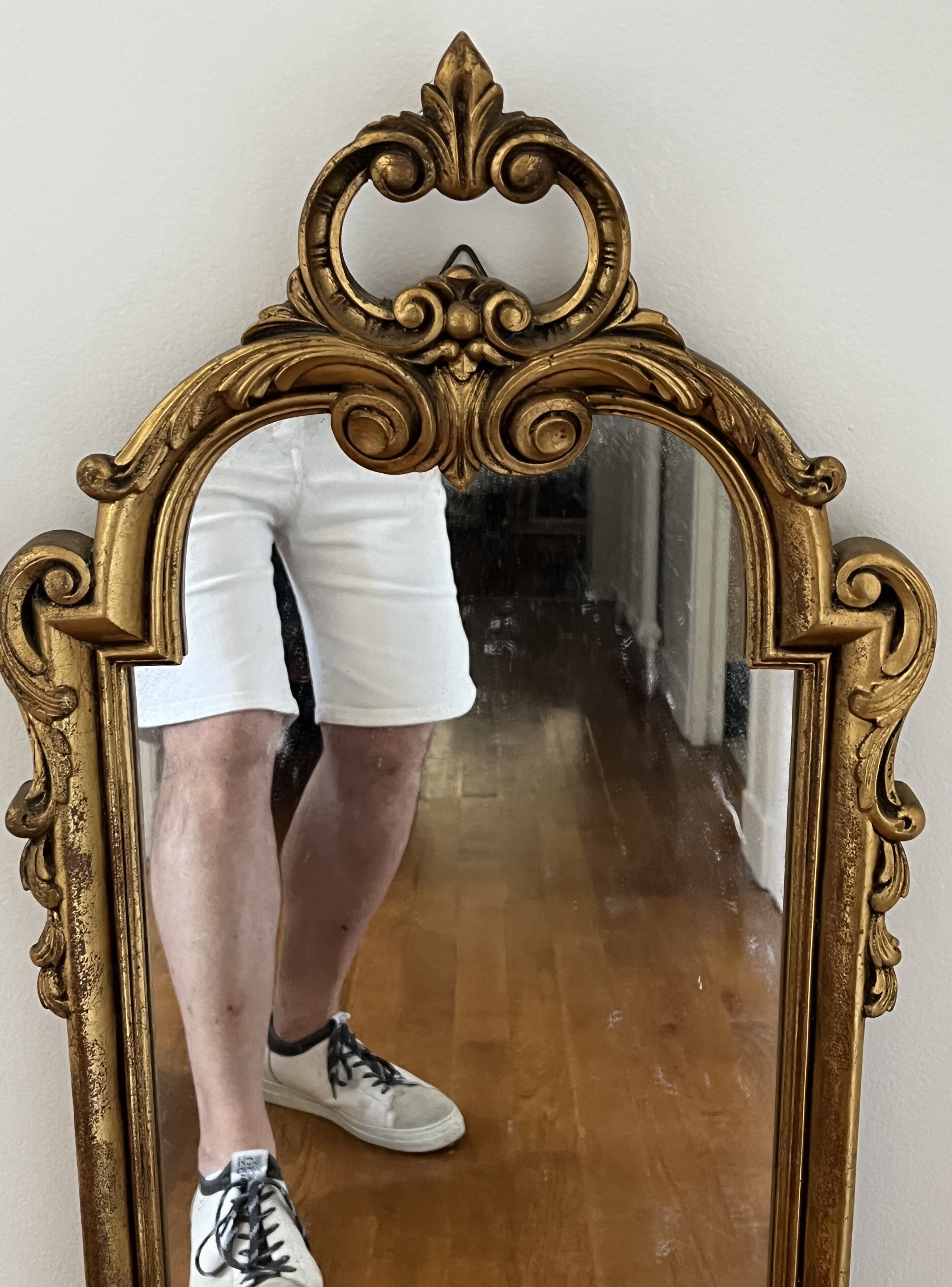 Miroir rocaille en résine dorée 98x34cm