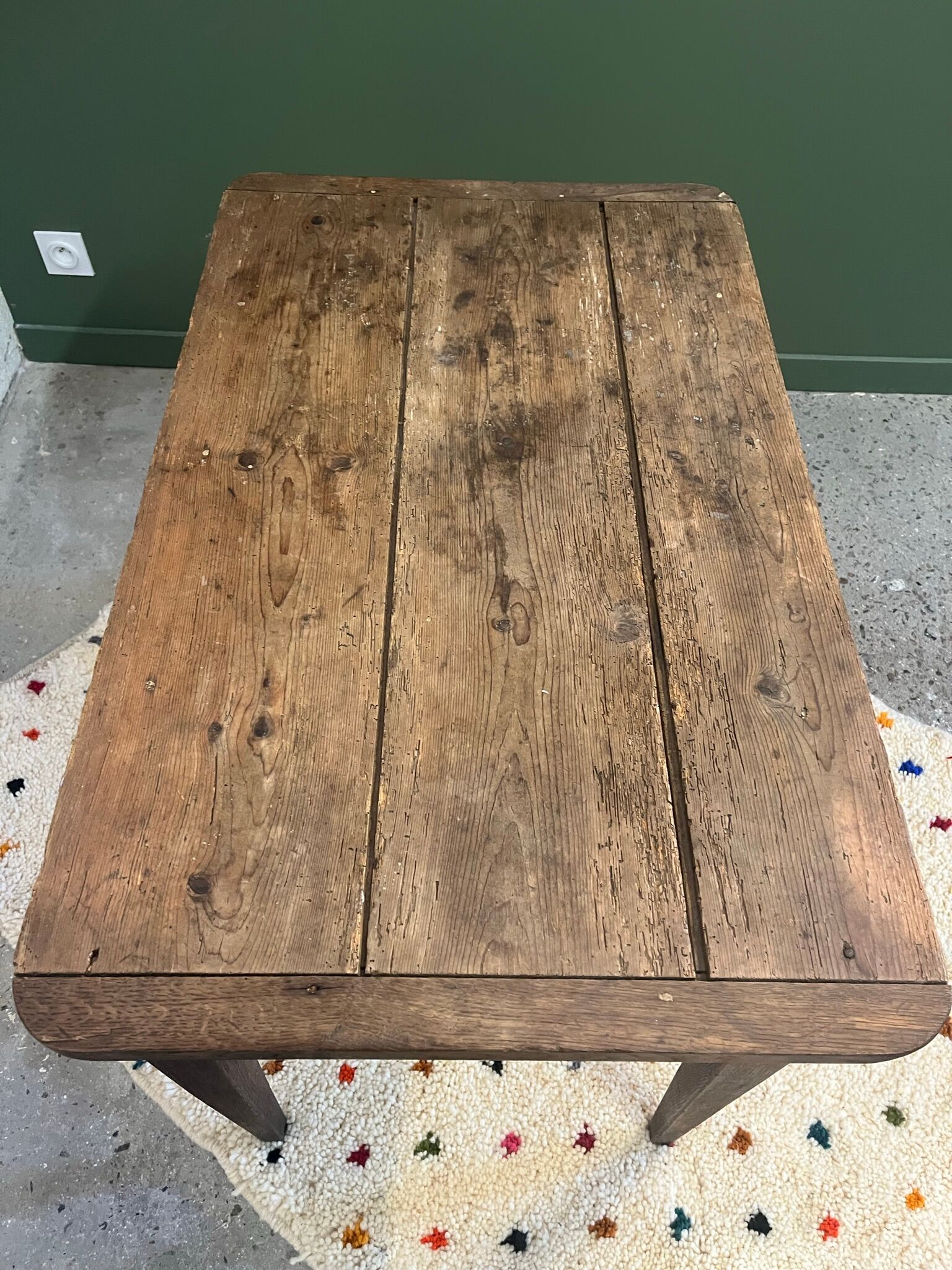 Farm table