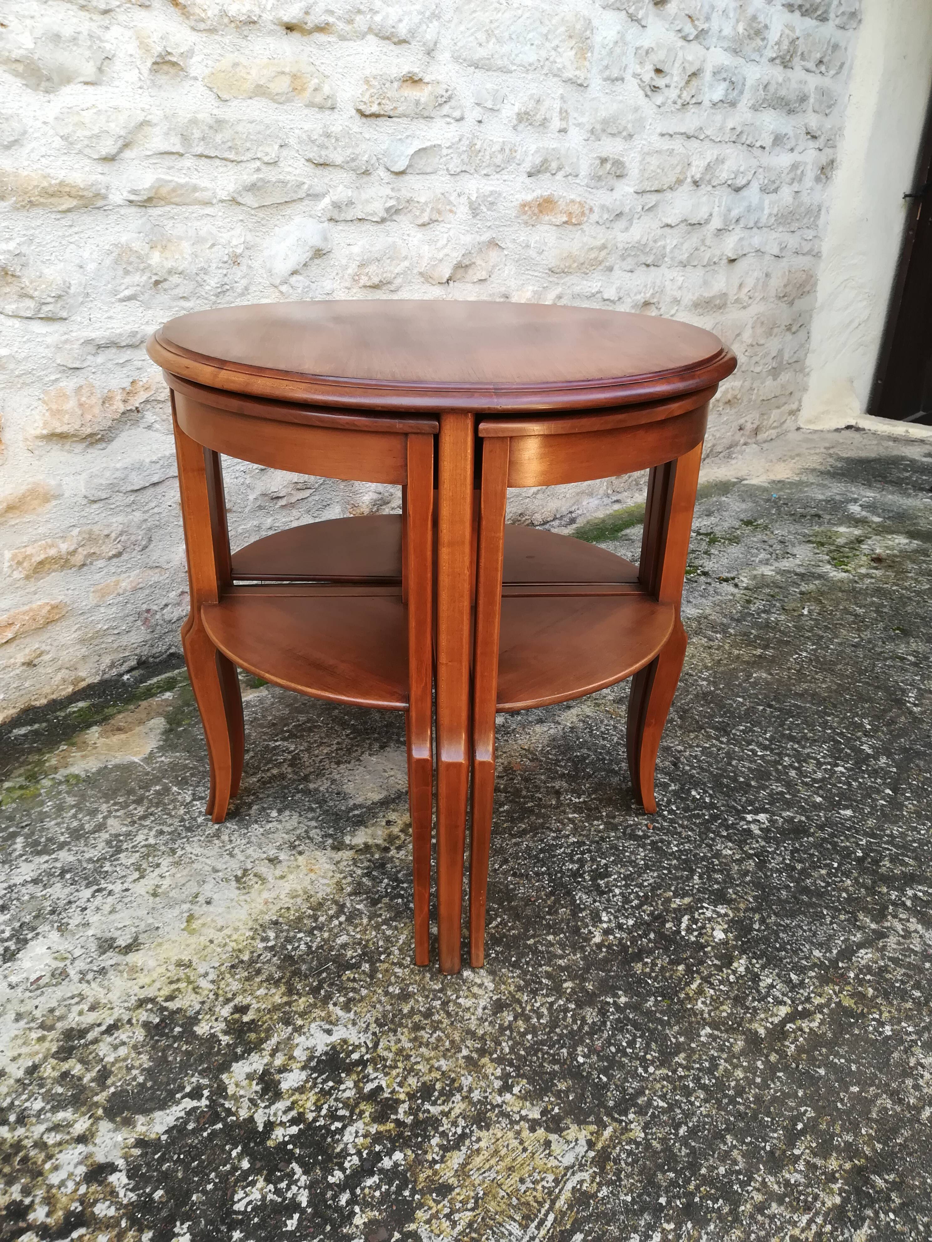 Round pull out tables