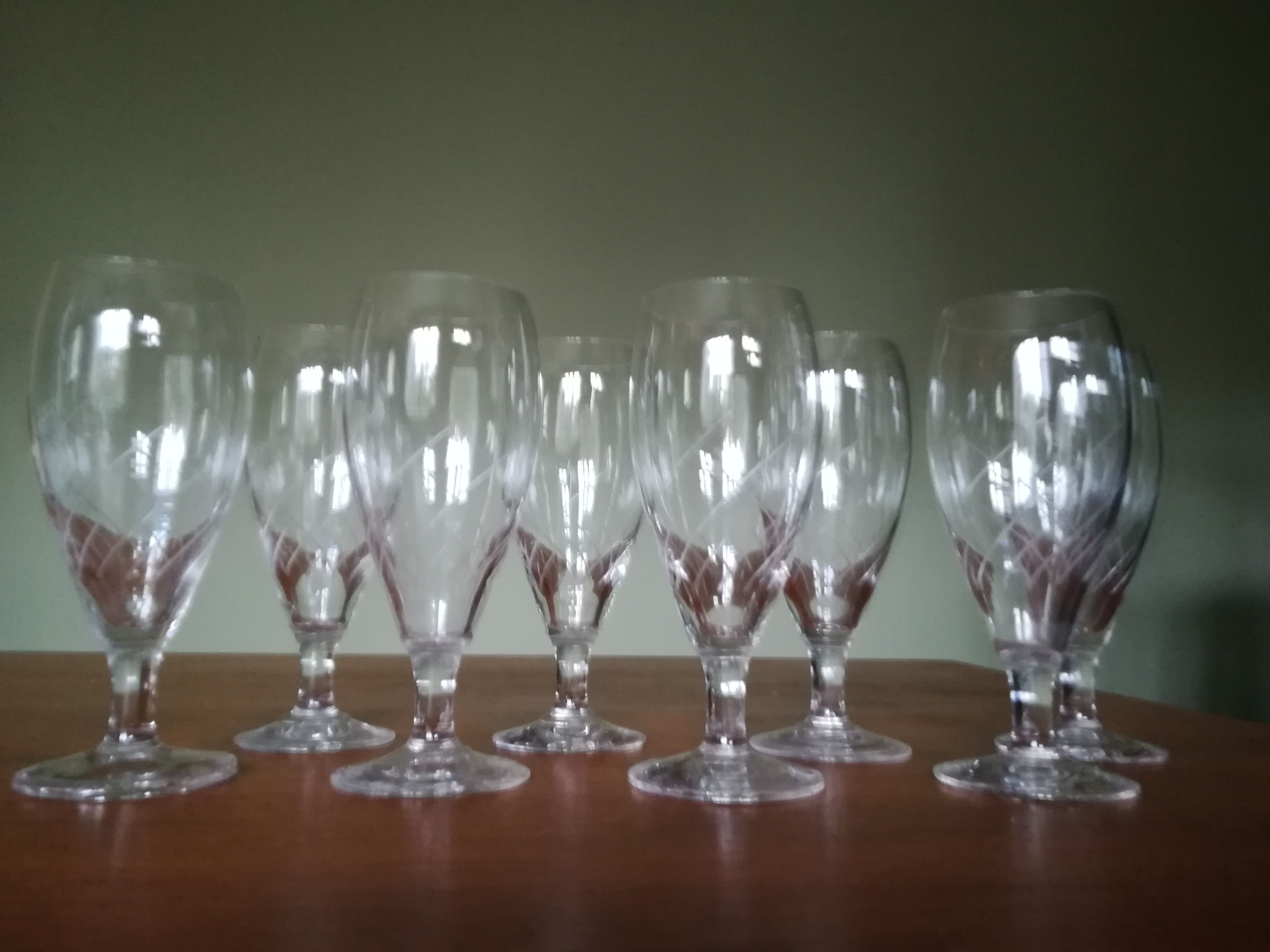 Eight champagne flutes in engraved glass