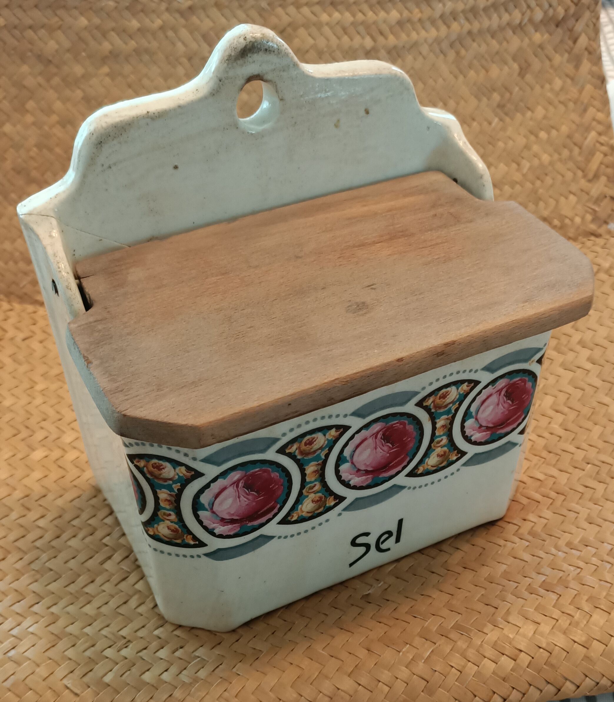 Salt box