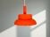 Lampe suspendue orange de style mid-century modern