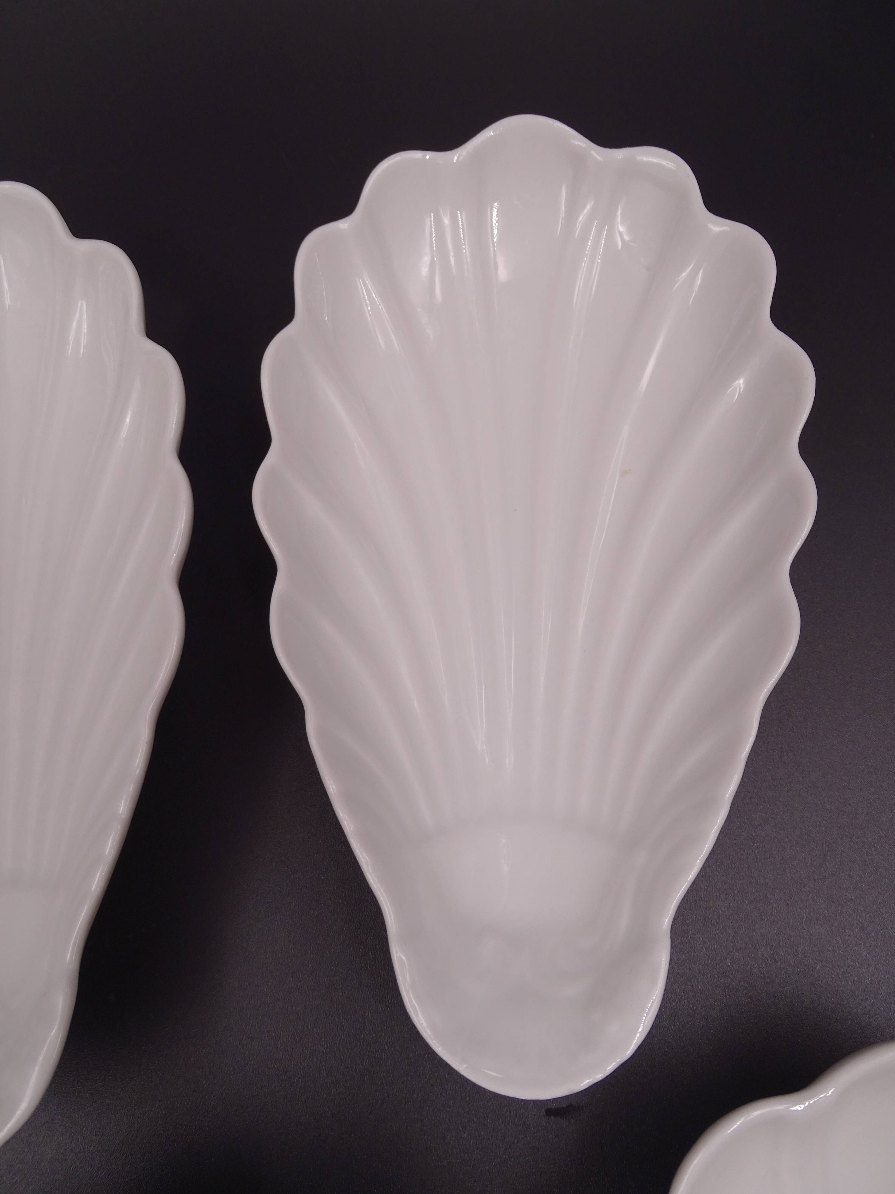 Set of 7 cups in white porcelain and in the shape of a shell - Pillivuyt around 1940