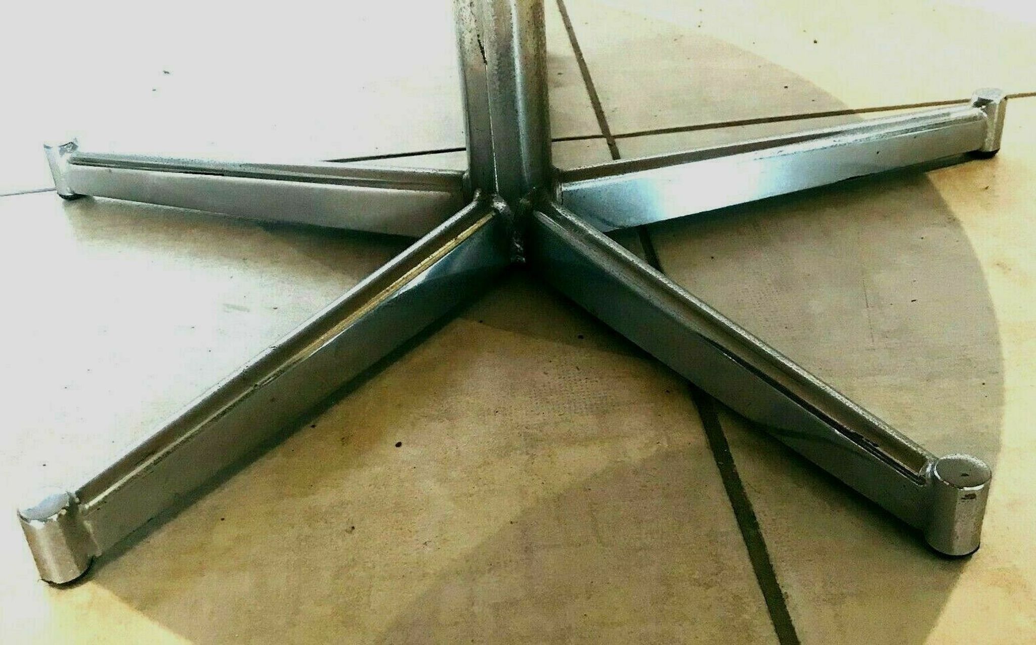Table basse des années 50 piétement chrome XX siècle