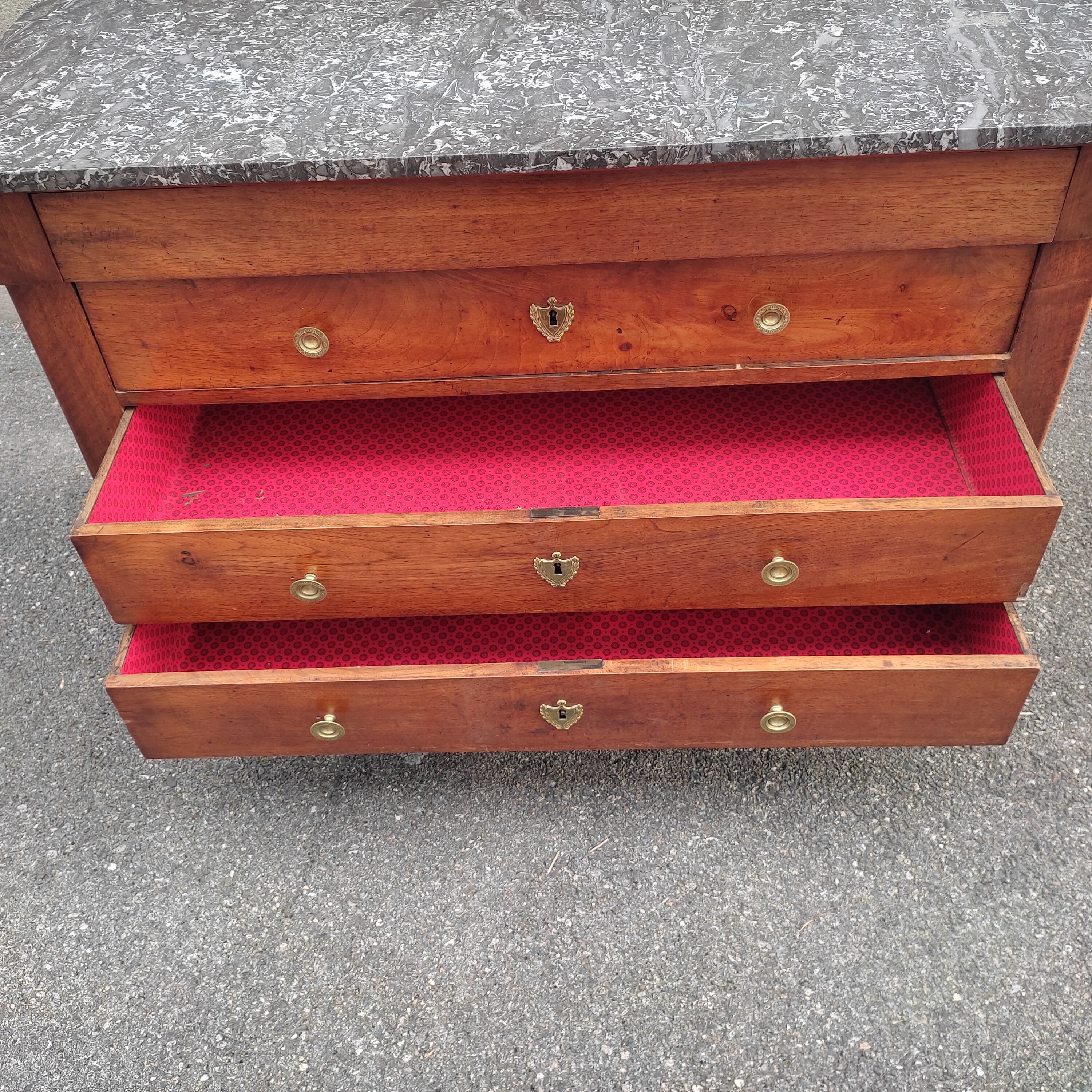 Antique chest of drawers