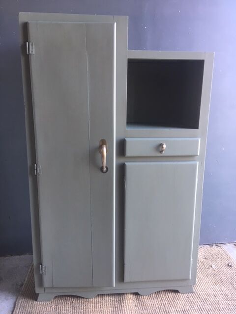 Asymmetrical vintage wardrobe