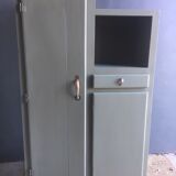 Asymmetrical vintage wardrobe