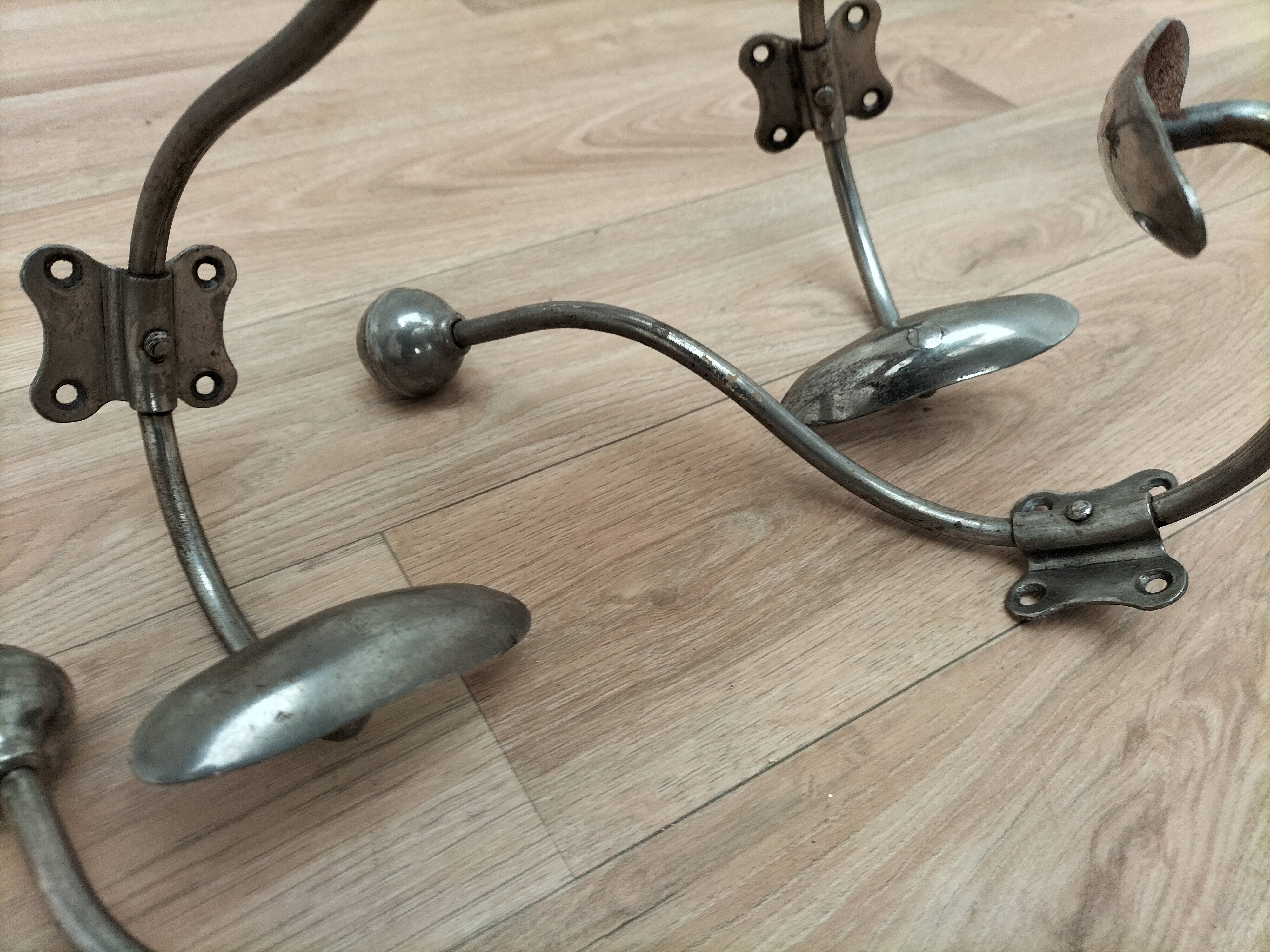 Series of 6 hooks