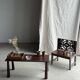 Mini banc à dossier sculpté à motif de rosace et volutes H59 L51