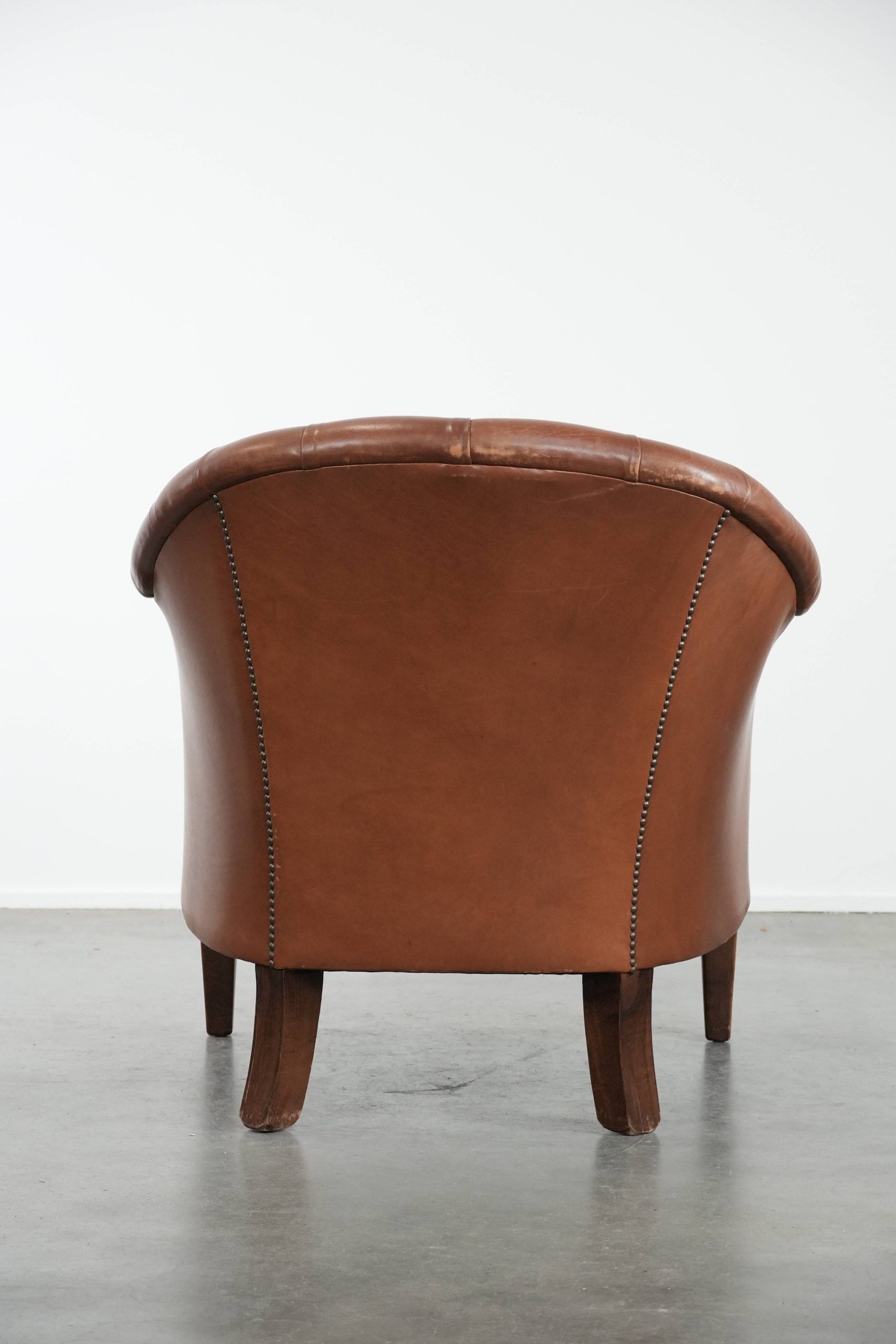 Cow leather Chesterfield club armchair in English style