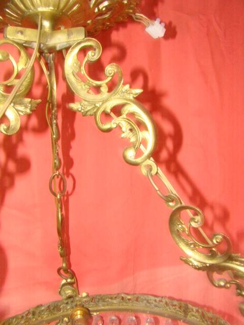 circular chandelier with a brass frame equipped with crystal drops