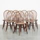 Ensemble de 8 chaises Windsor vintage en bois à dossier fuseau des années 1970