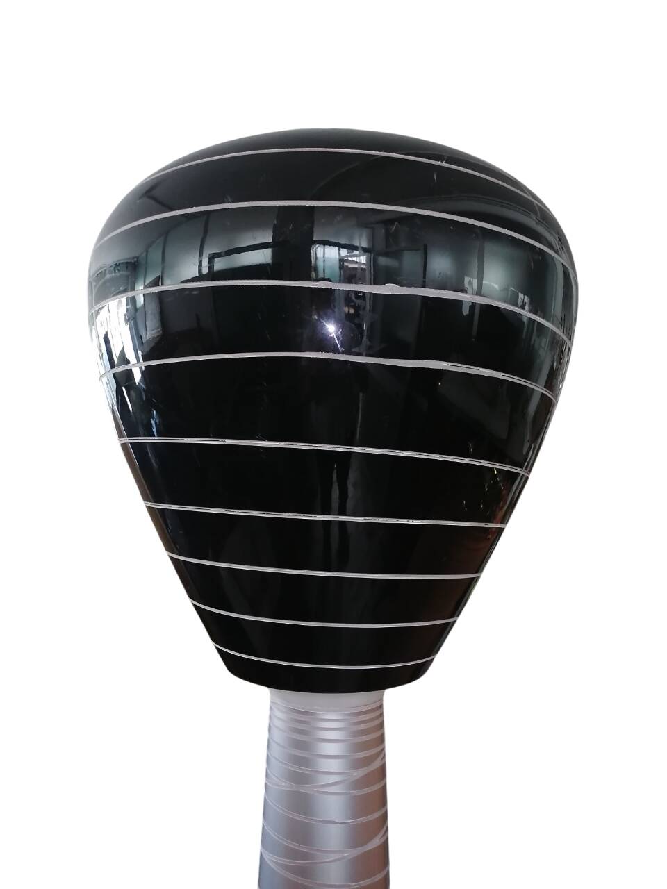 Lampada da terra Ladymary di Marc Sadler per Serralunga, inizio XXI secolo