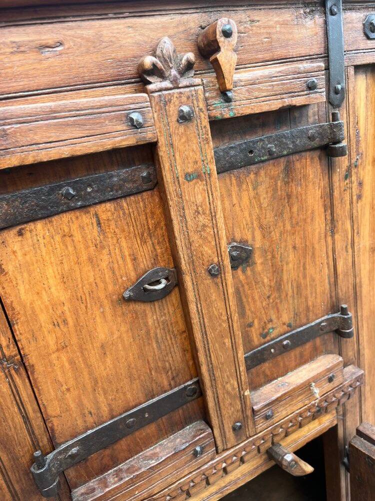 Storage unit with 4 doors
