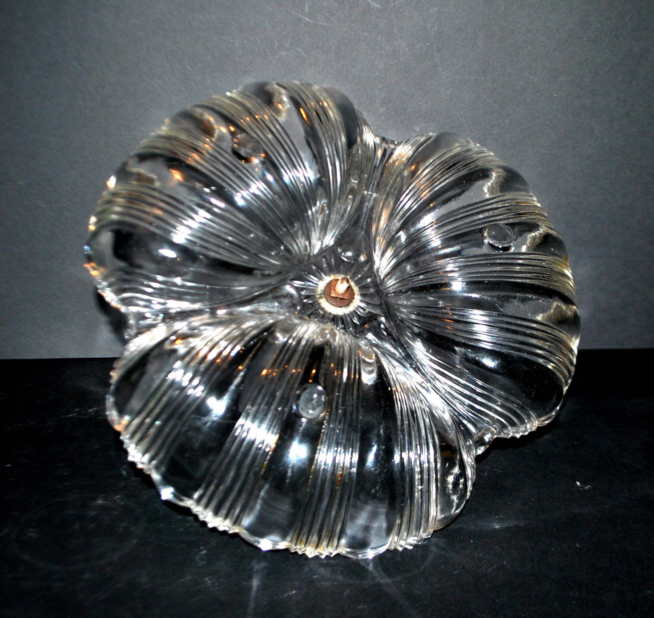 Art Nouveau polylobed bowl in molded glass, shell shape, 1900-1910