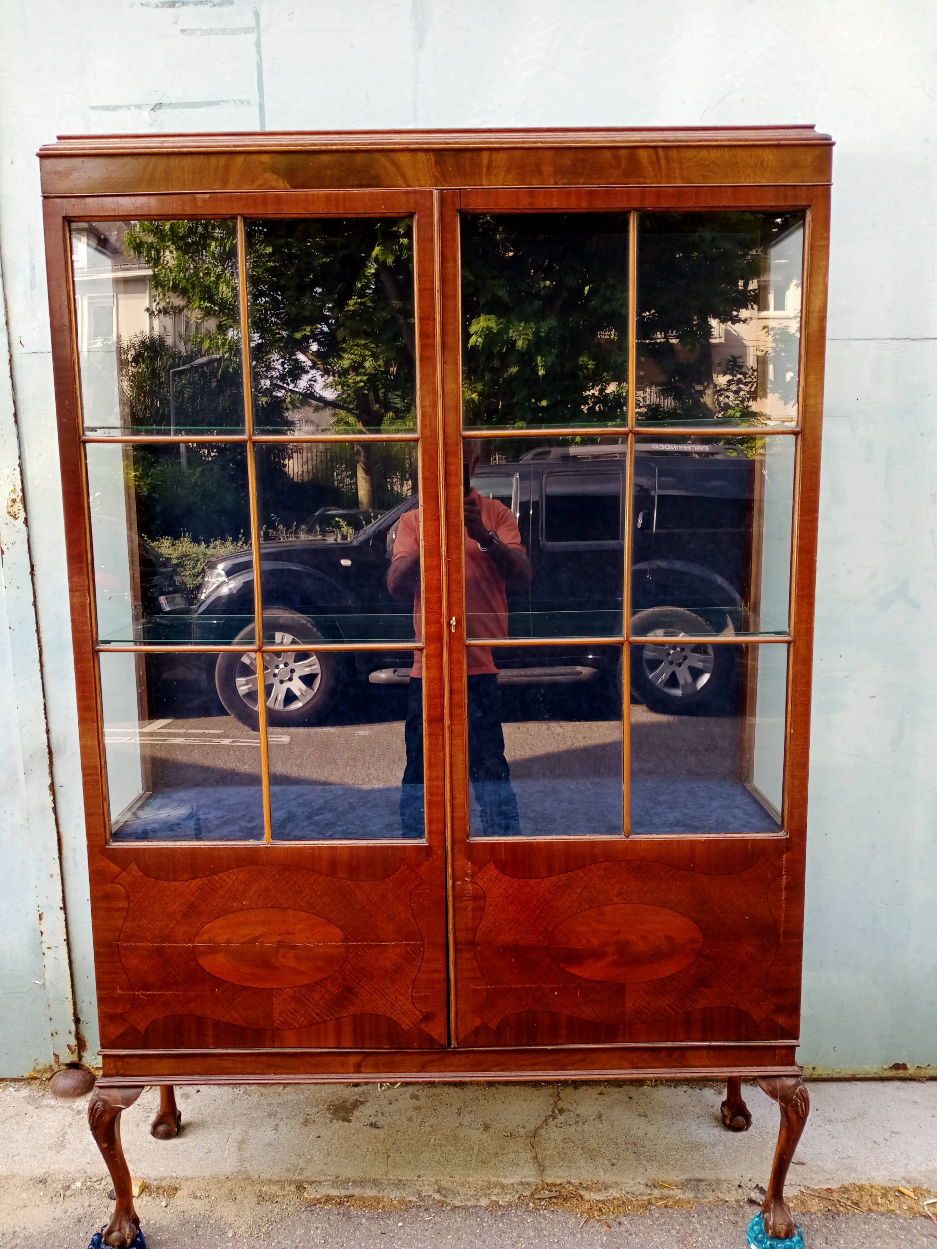Showcase english mahogany