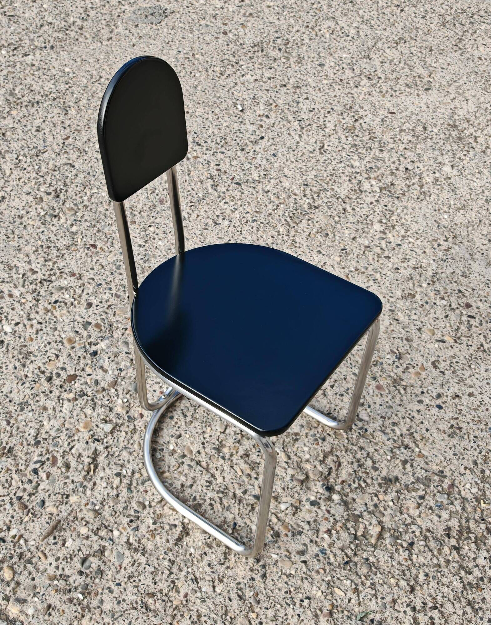 Set of 4 Bauhaus tubular steel chairs with wooden seats.