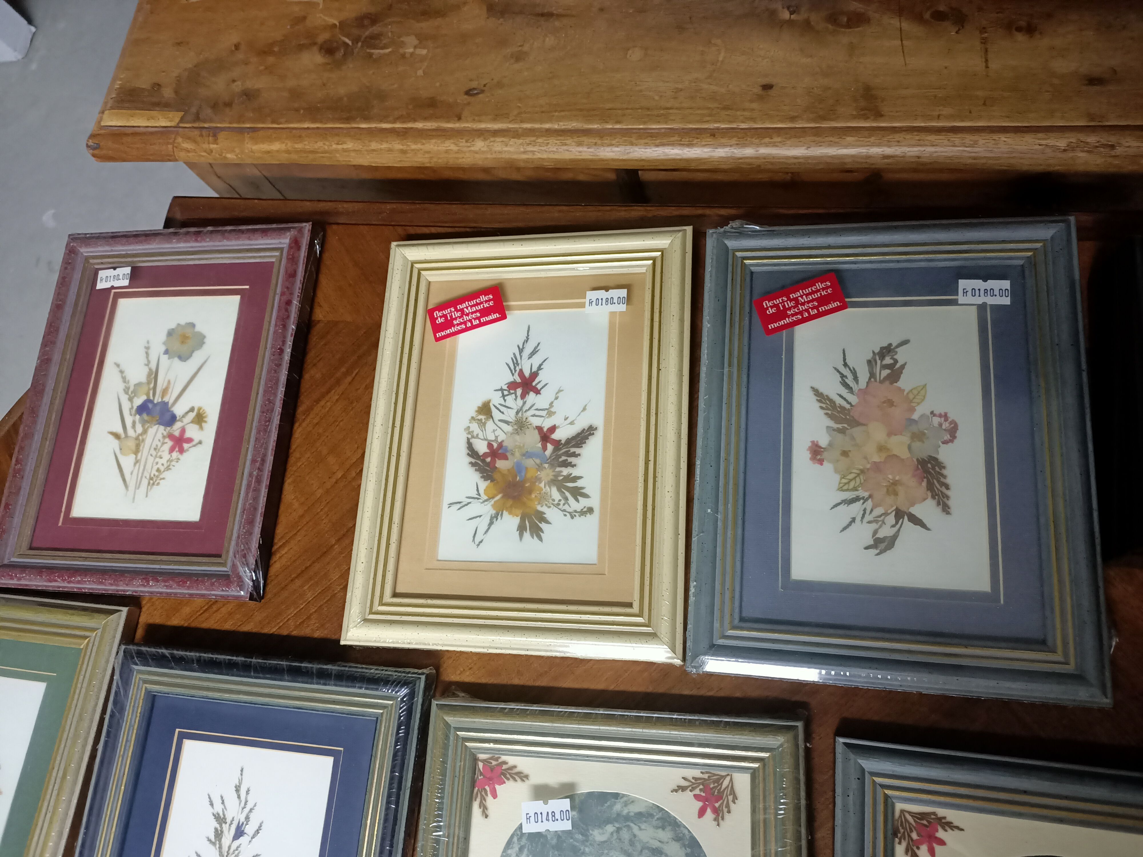 5 herbariums, framed floral arrangement