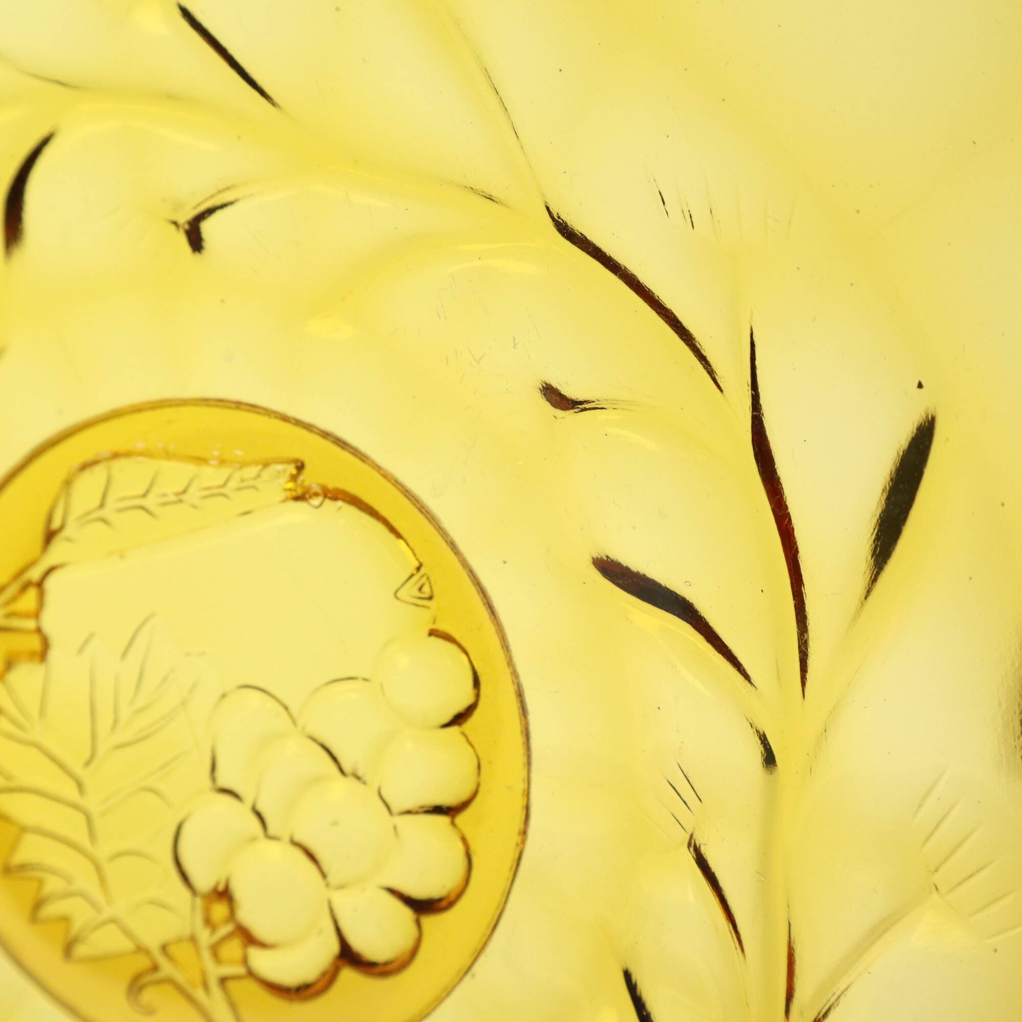 Art Deco Fruit Bowl Amber Pressed Glass Fait en Belgique