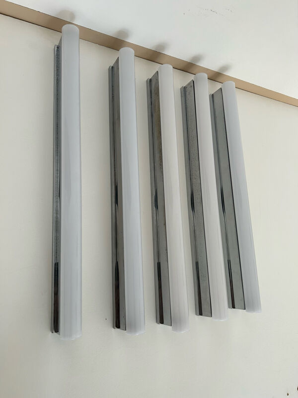 Suite de 5 appliques modernistes Perzel, chrome et Néon, Art deco 1930