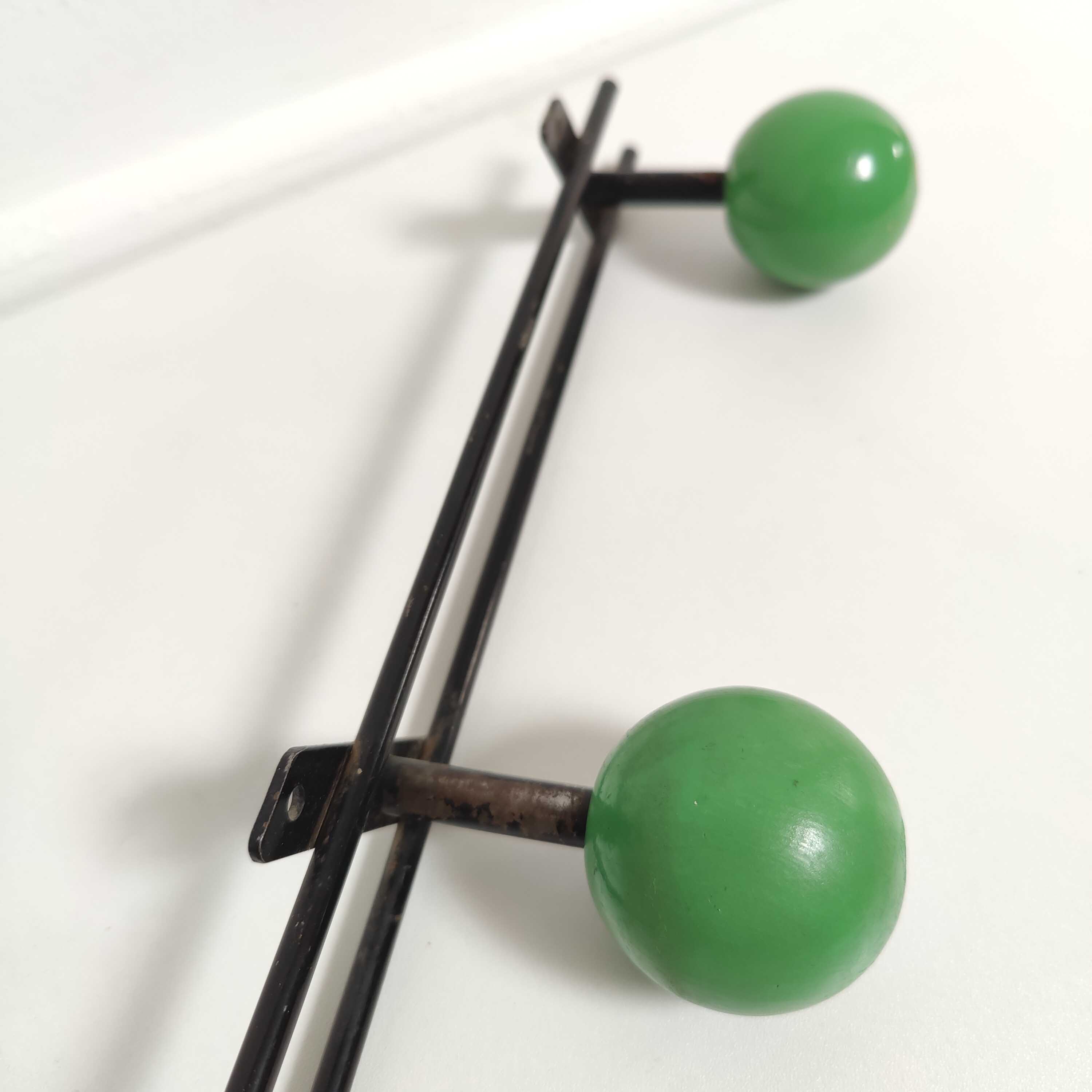 Porte-manteaux patères boules bois vert