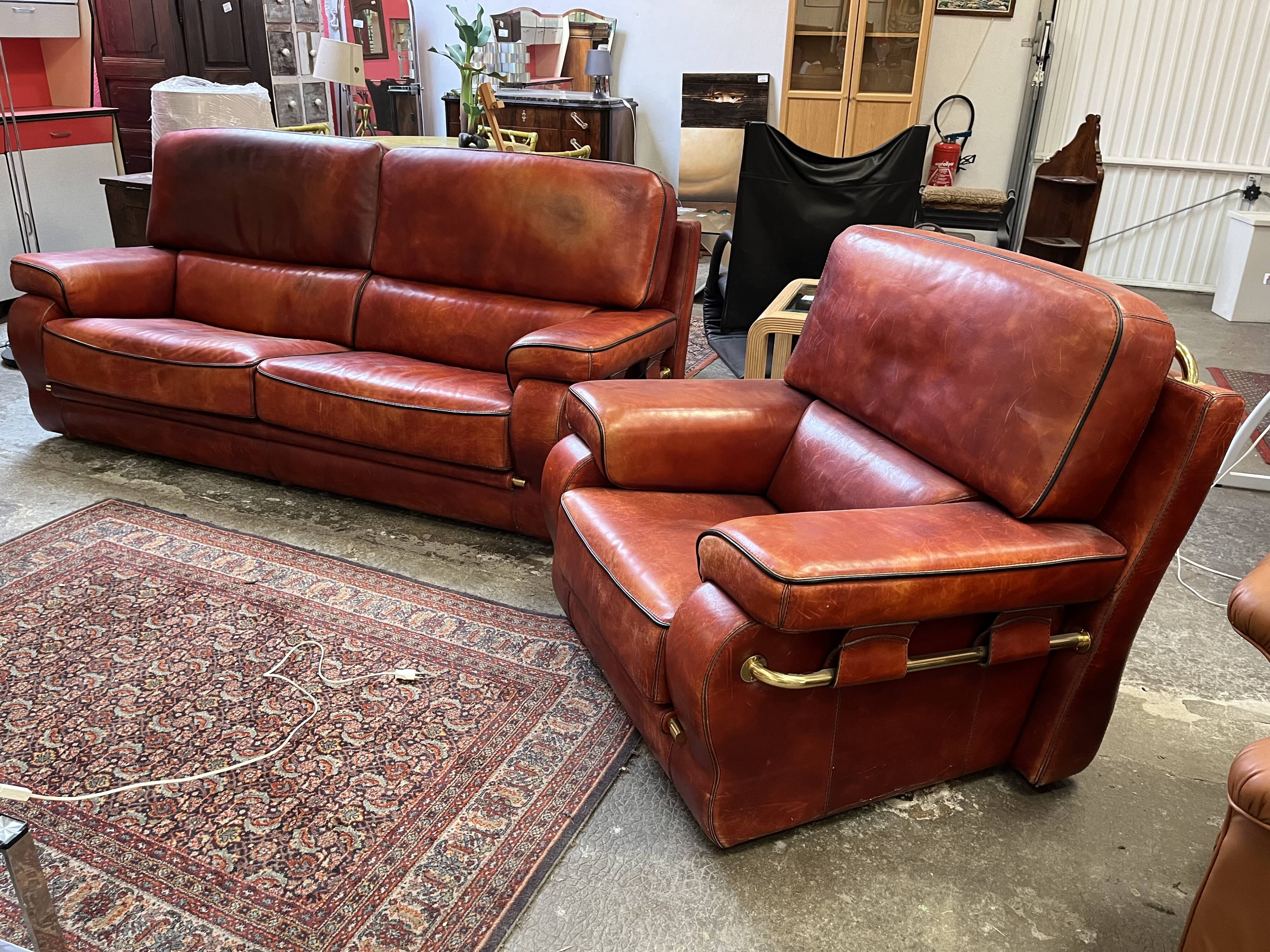 living room in patinated leather and brass from the 80s