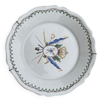 Decorative earthenware plate