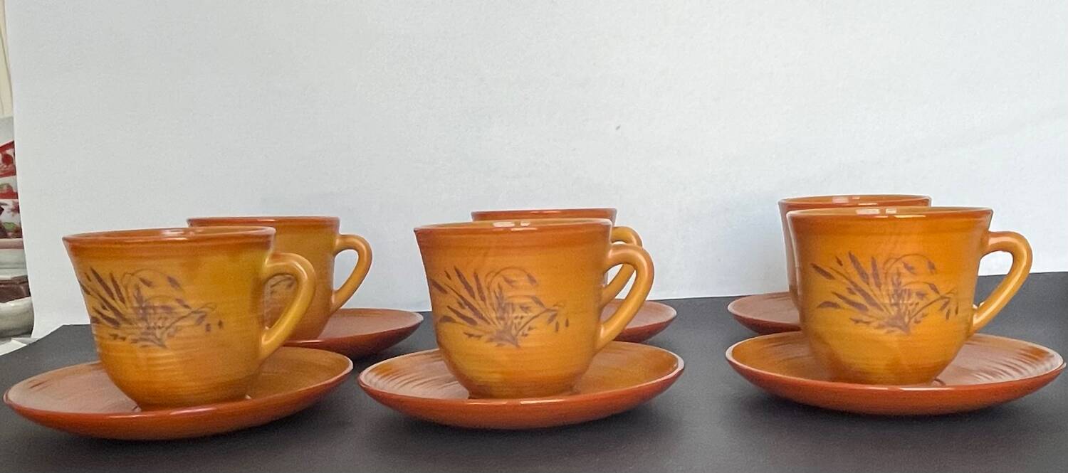 6 coffee cups + saucers