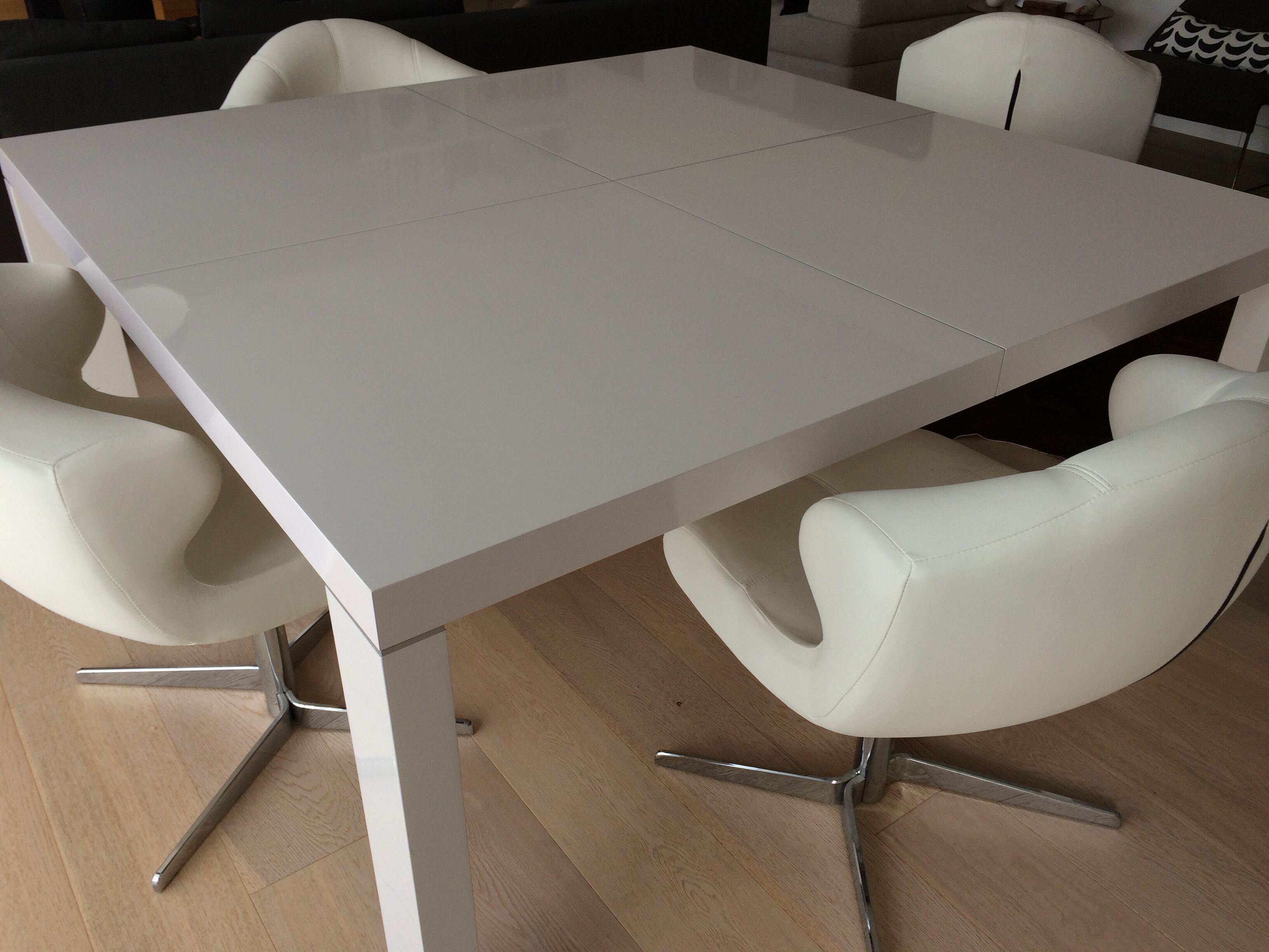 Ligne Roset Dedicato table